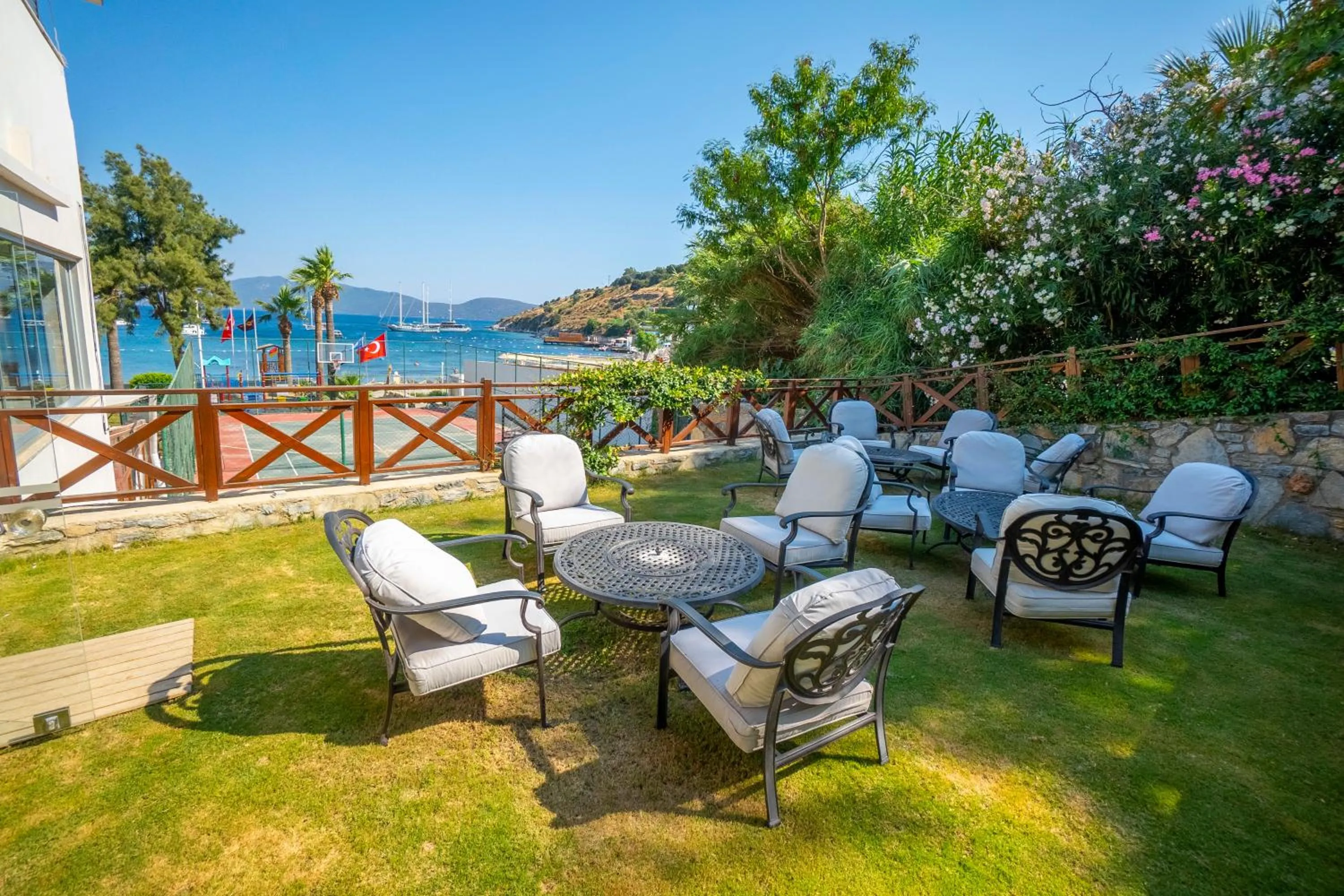 Garden in Azka Hotel