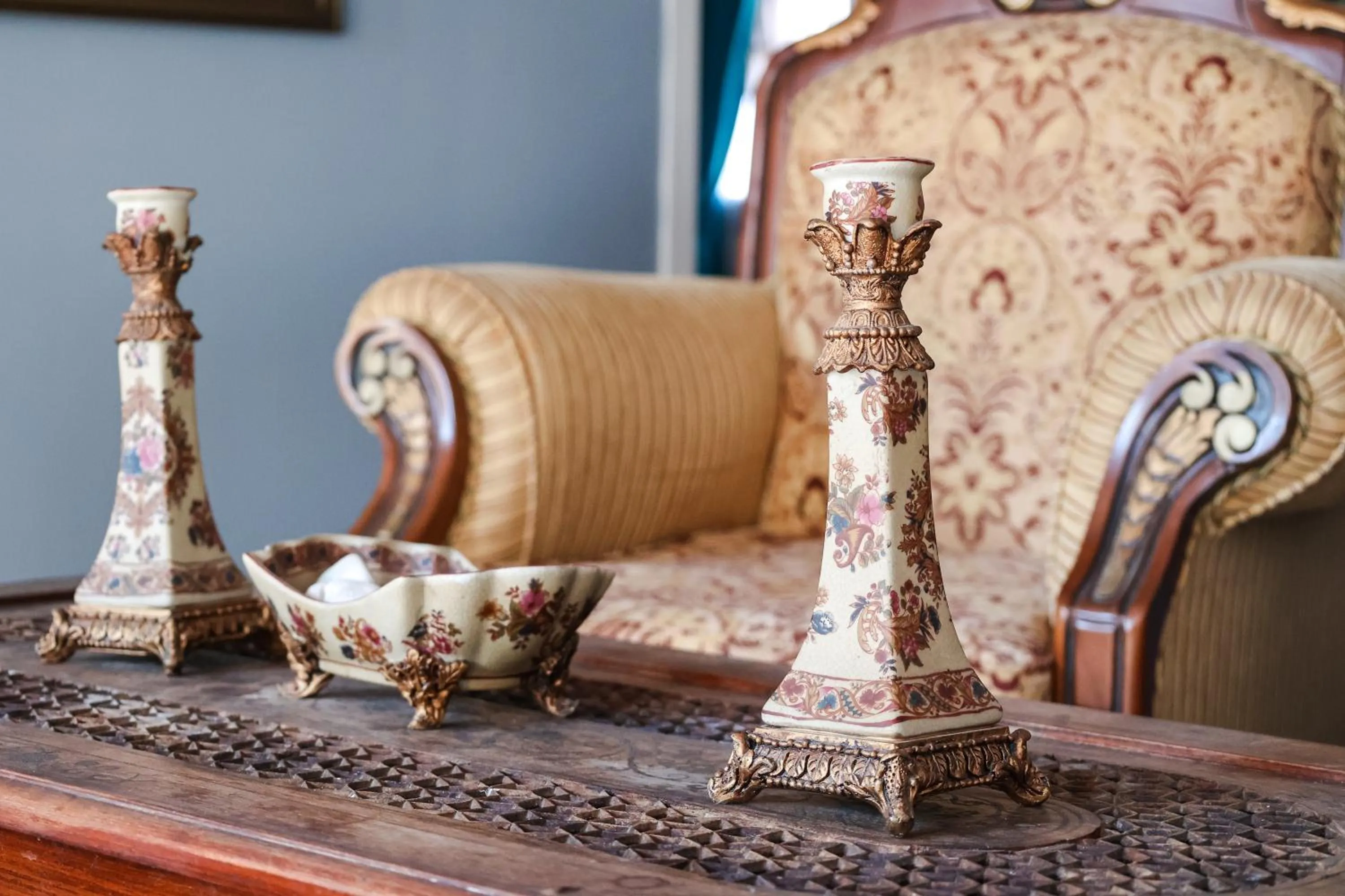 Seating area in Grand Erken Hotel