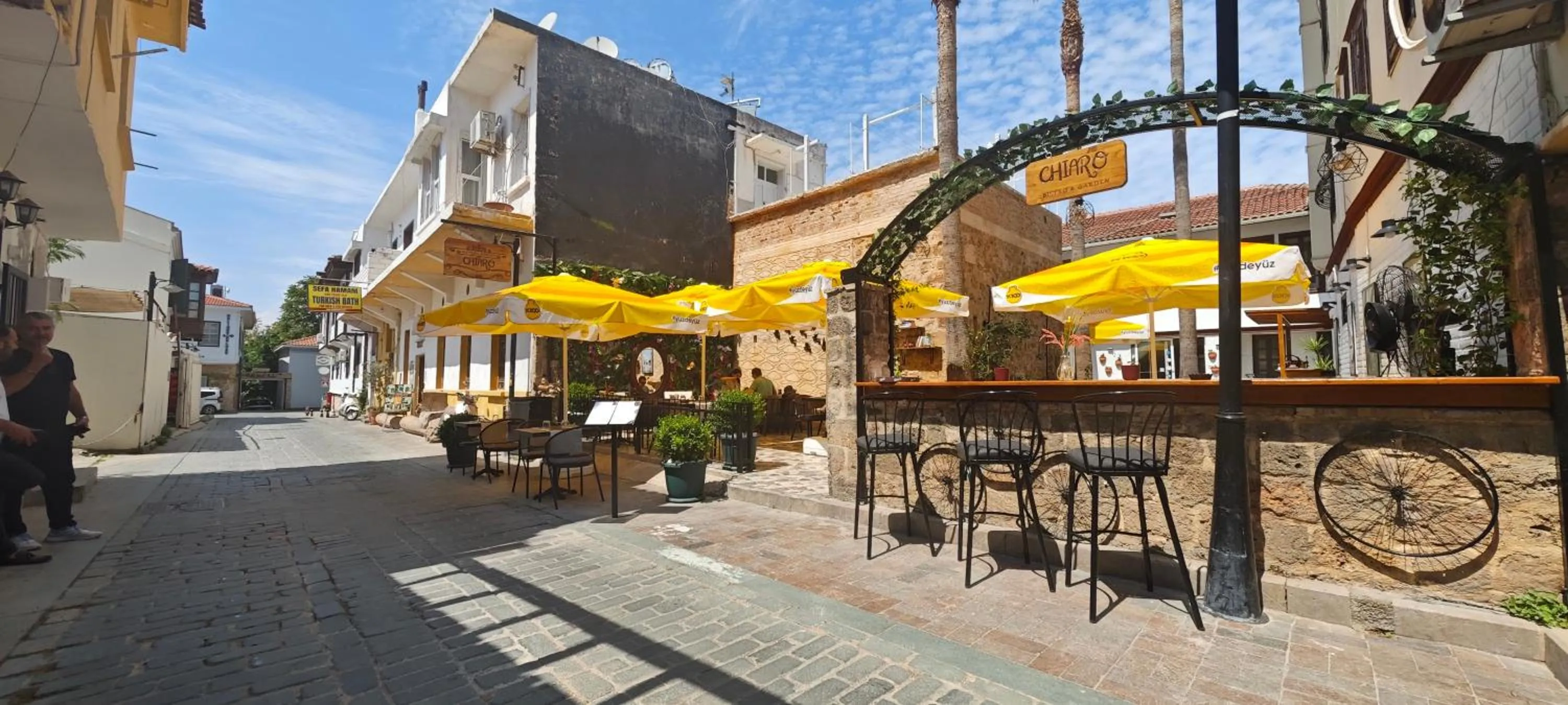 Restaurant/places to eat in Grand Erken Hotel