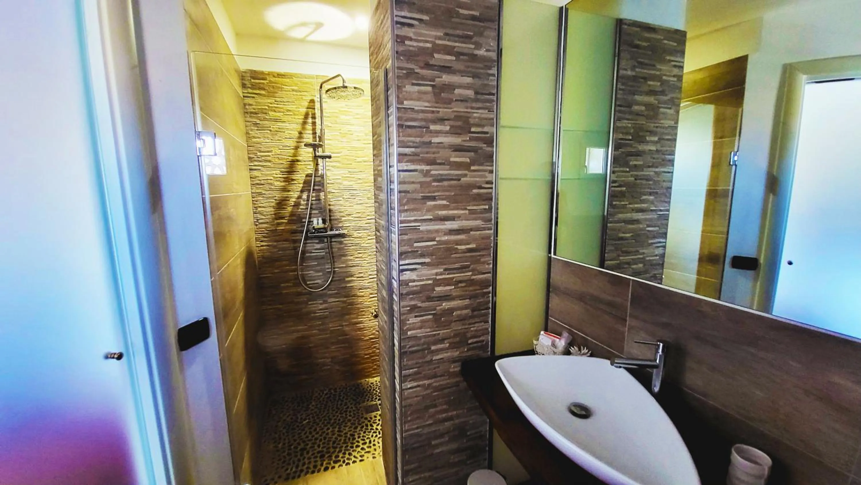 Shower in Attico Barocco