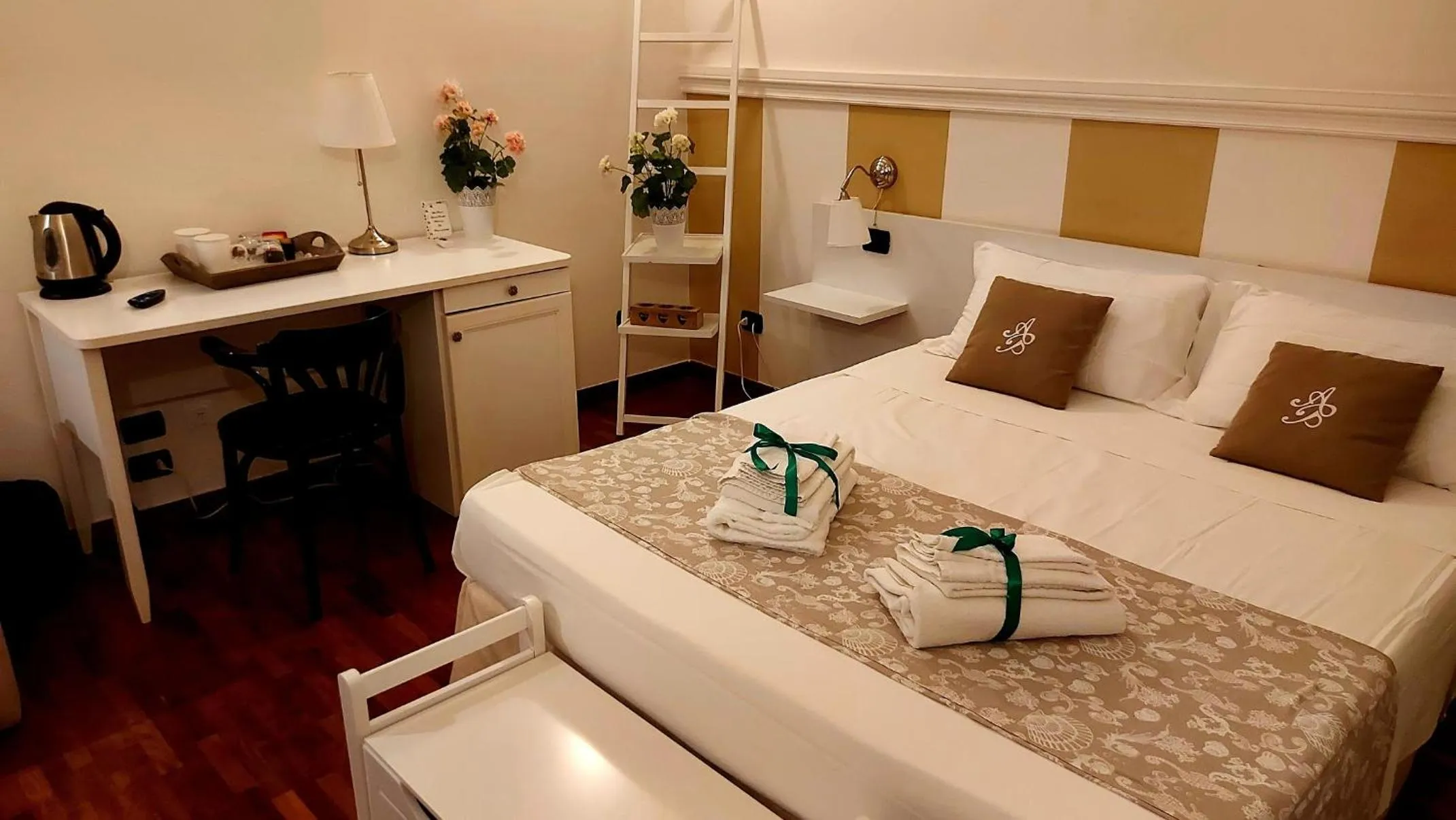 Photo of the whole room, Bed in Attico Barocco