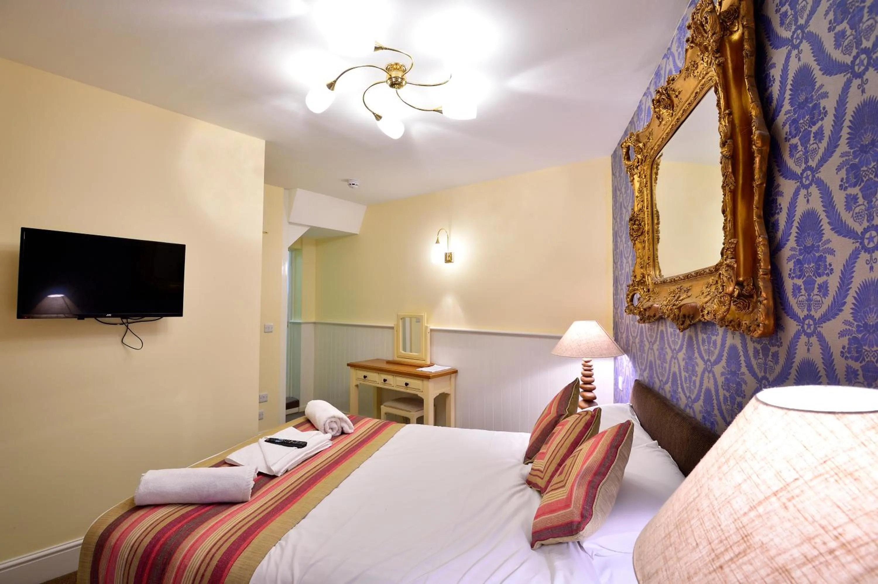 Bedroom, Bed in The Green Dragon