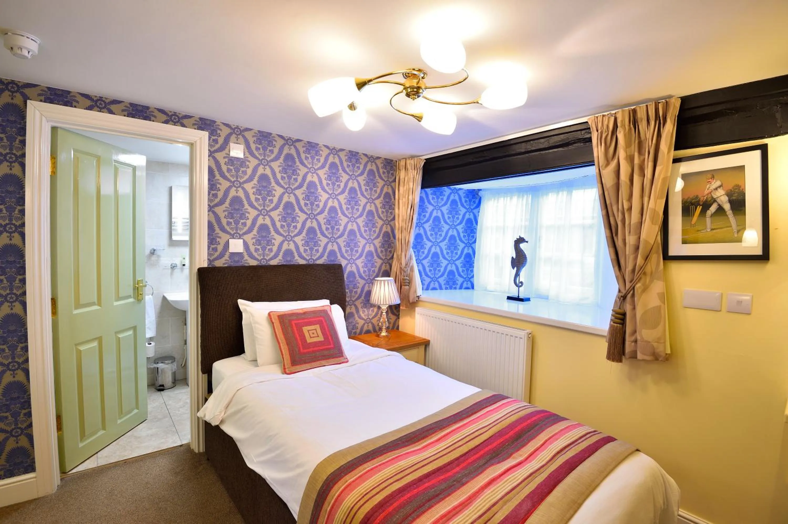 Photo of the whole room, Bed in The Green Dragon