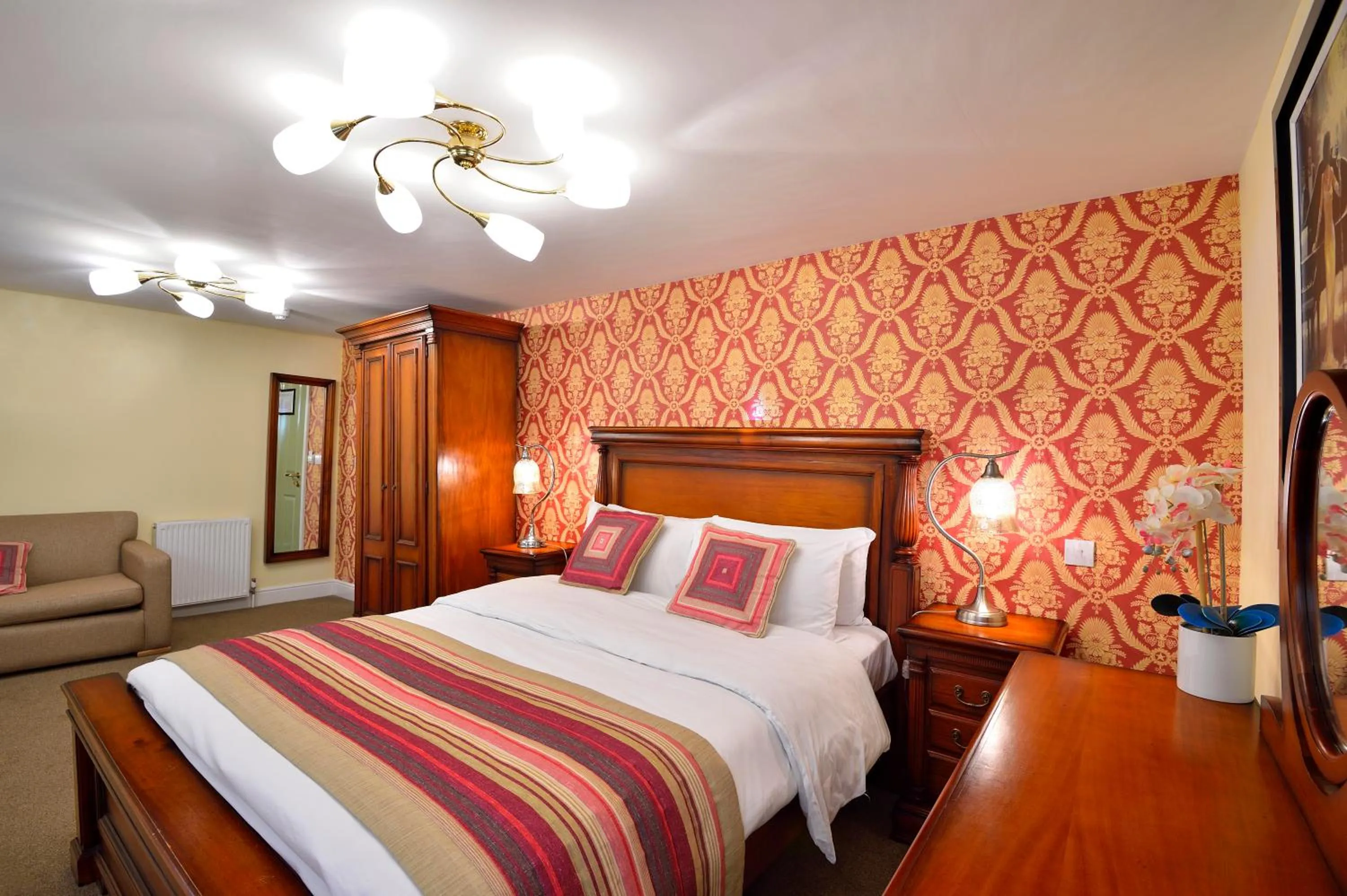 Bedroom, Bed in The Green Dragon