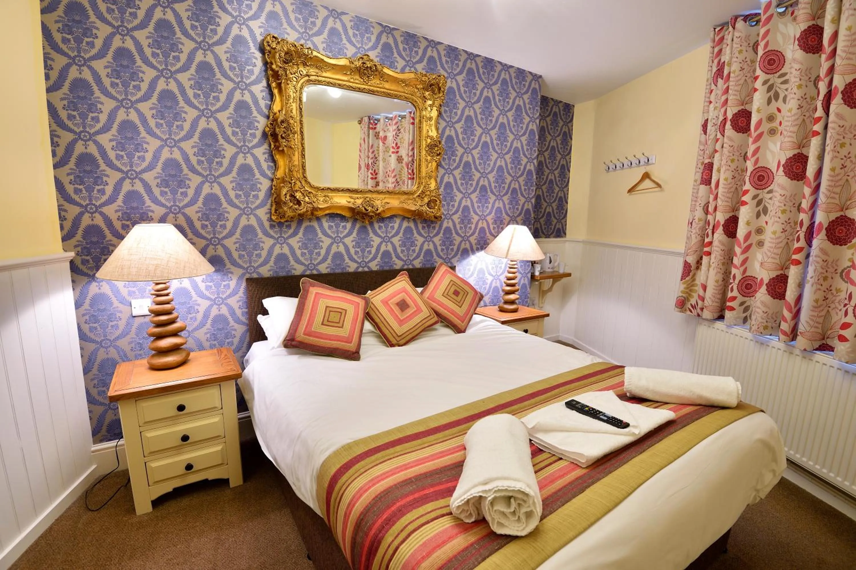 Bedroom, Bed in The Green Dragon