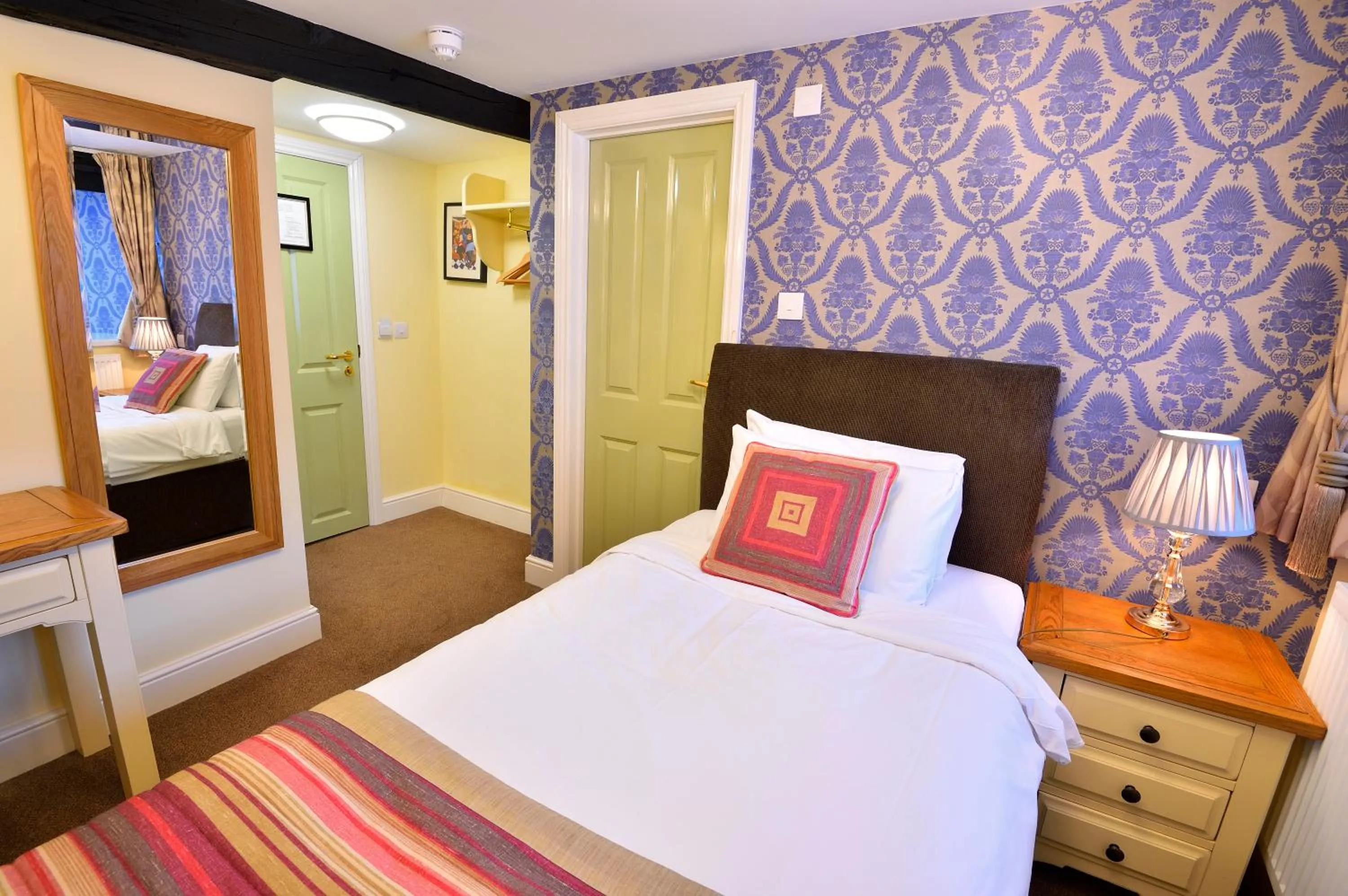 Bedroom, Bed in The Green Dragon