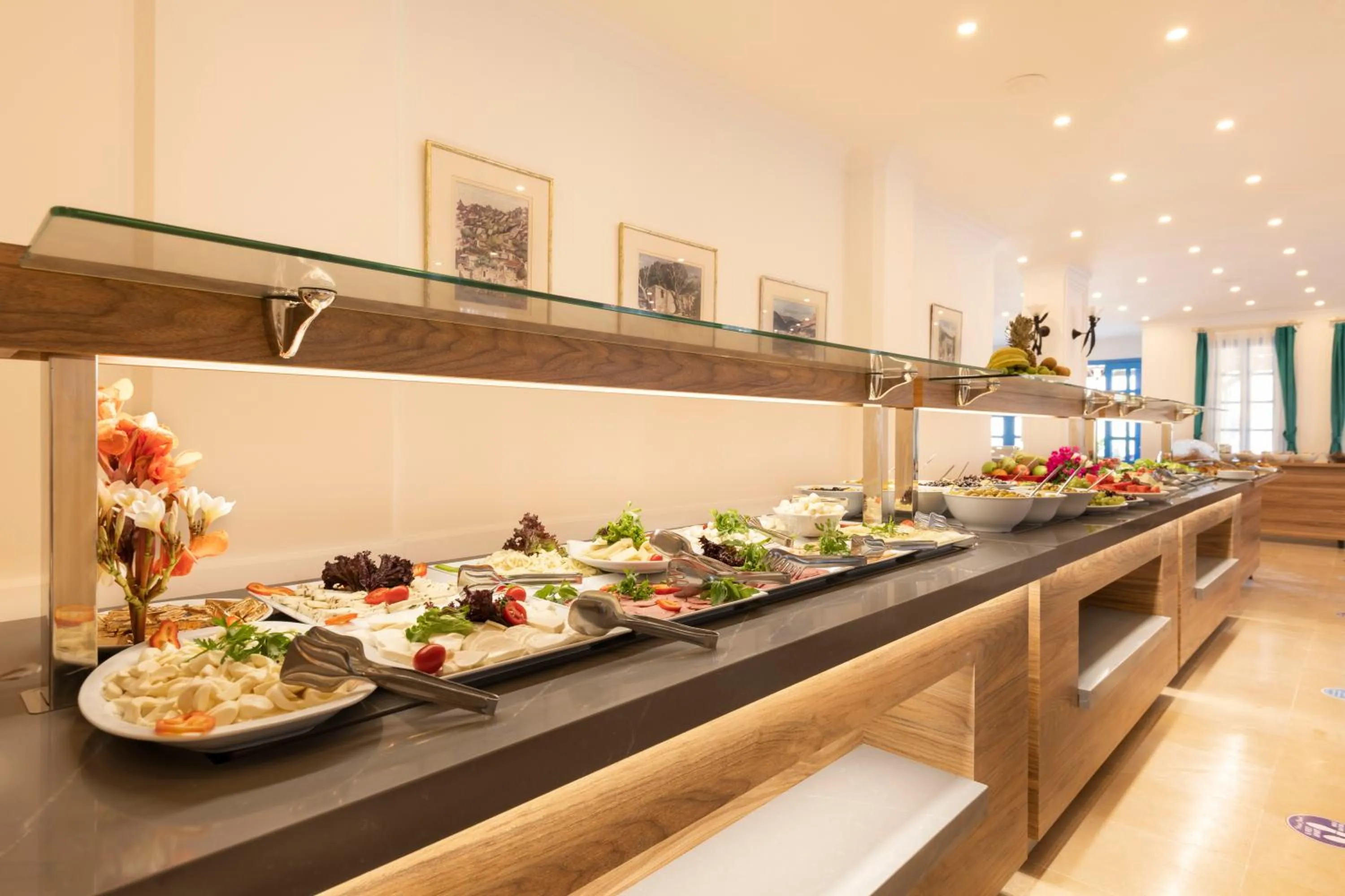 Restaurant/places to eat in Soothe Hotel