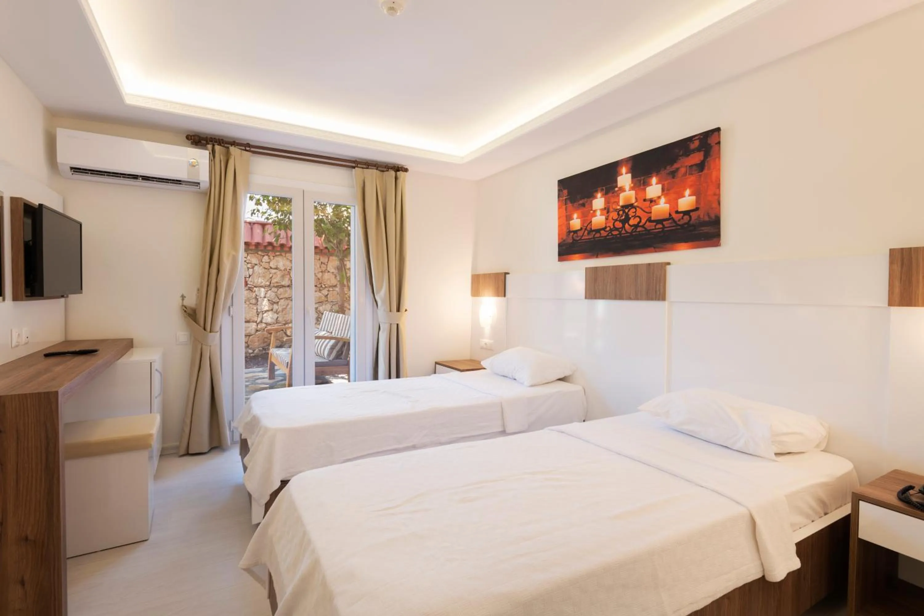 Photo of the whole room, Bed in Soothe Hotel