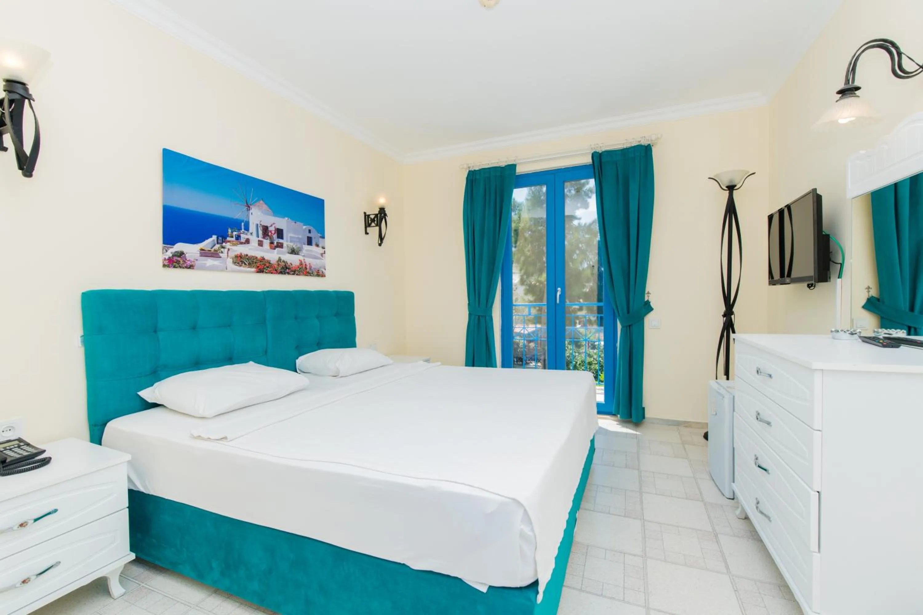 Photo of the whole room, Bed in Soothe Hotel