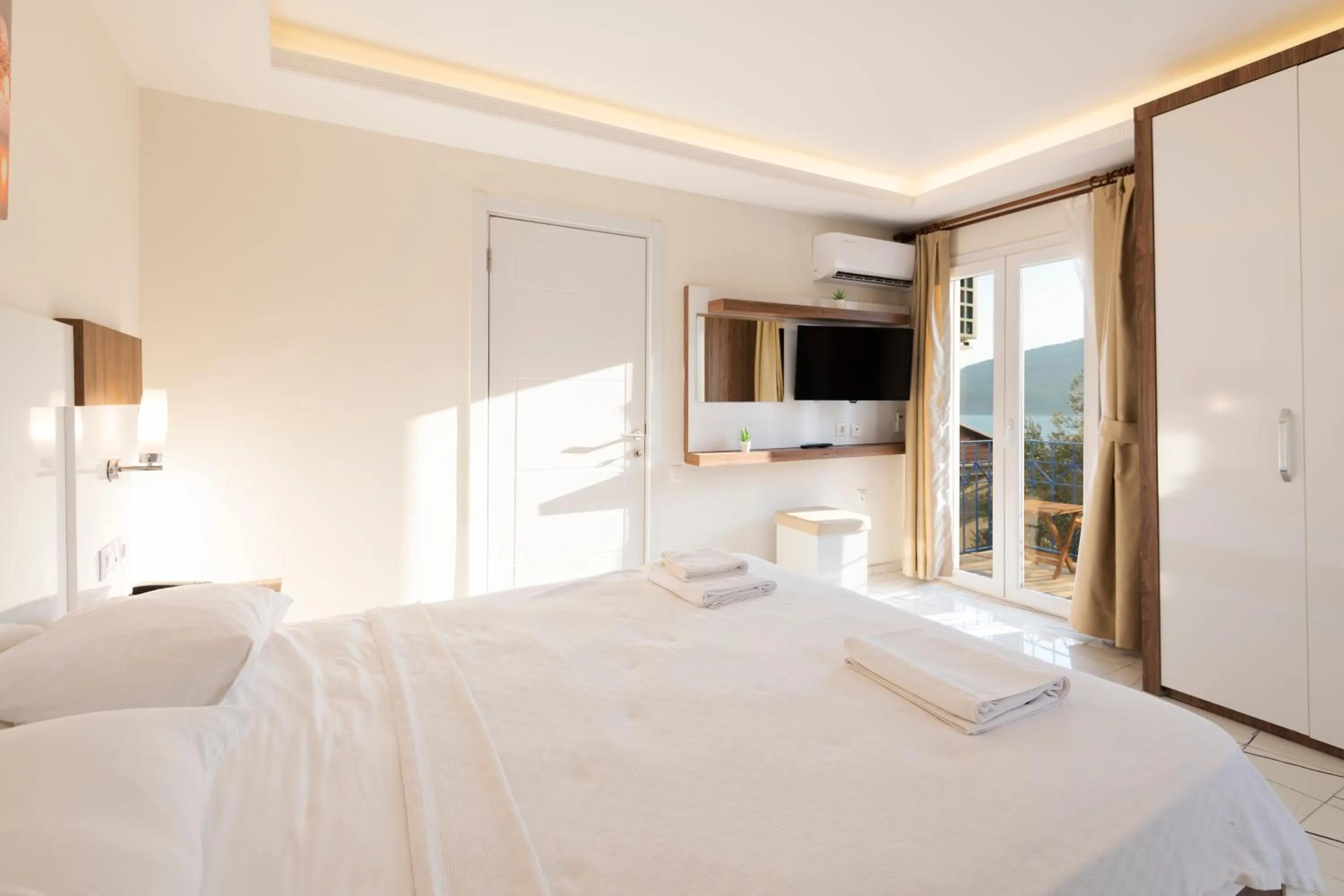 Bedroom, Bed in Soothe Hotel