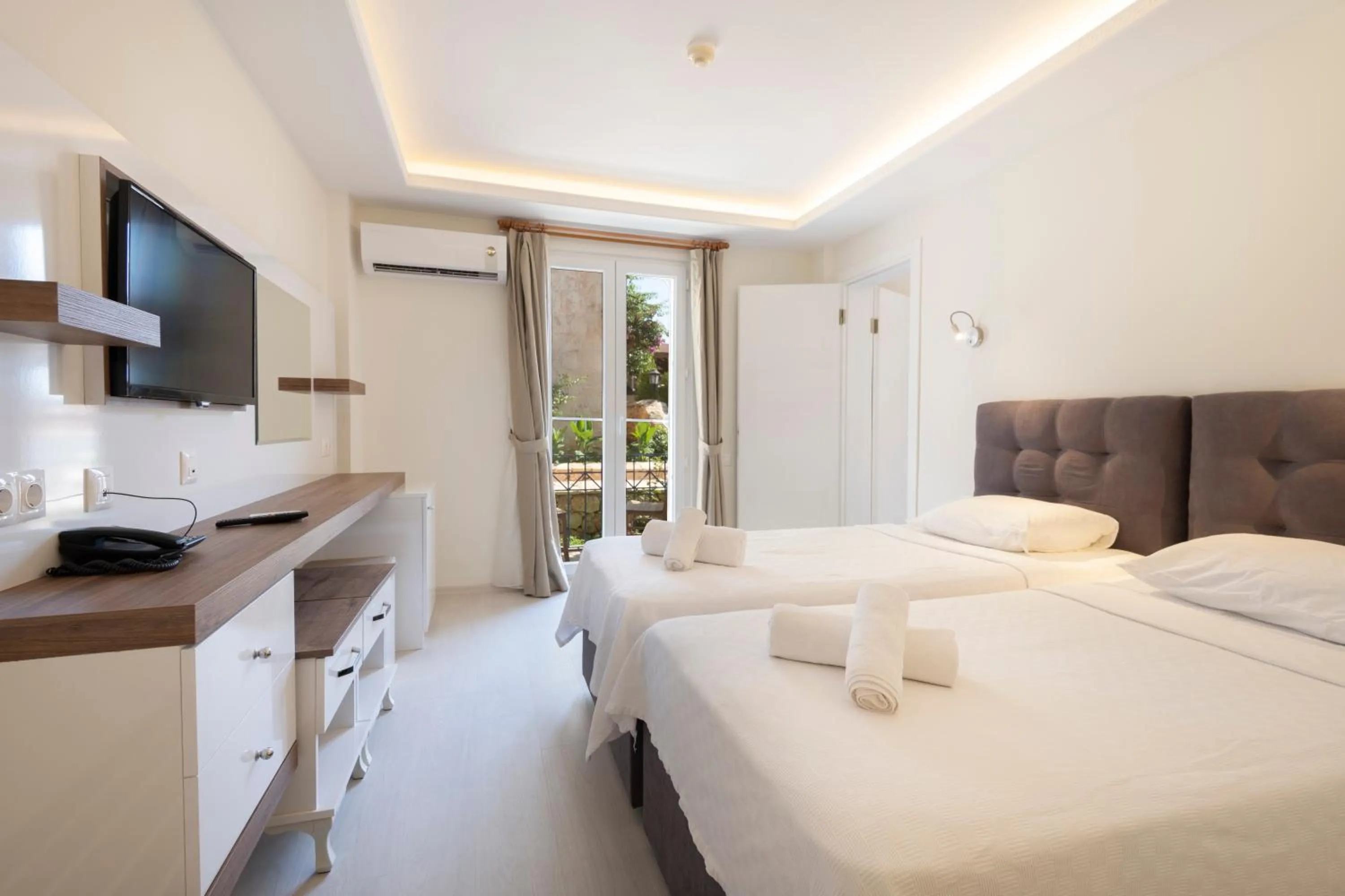 Photo of the whole room, Bed in Soothe Hotel