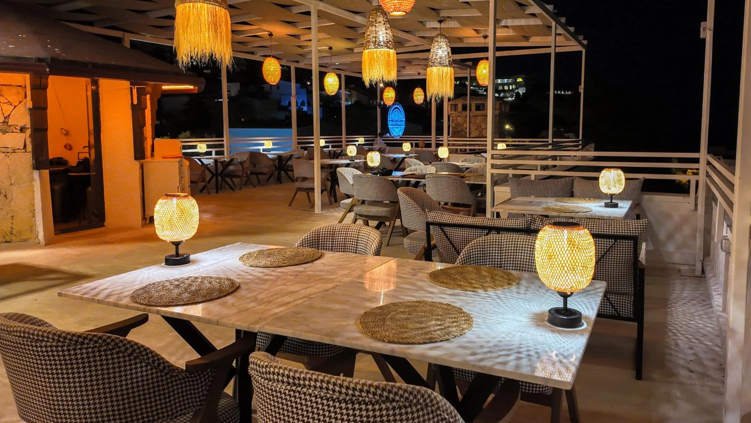 Restaurant/places to eat in Soothe Hotel