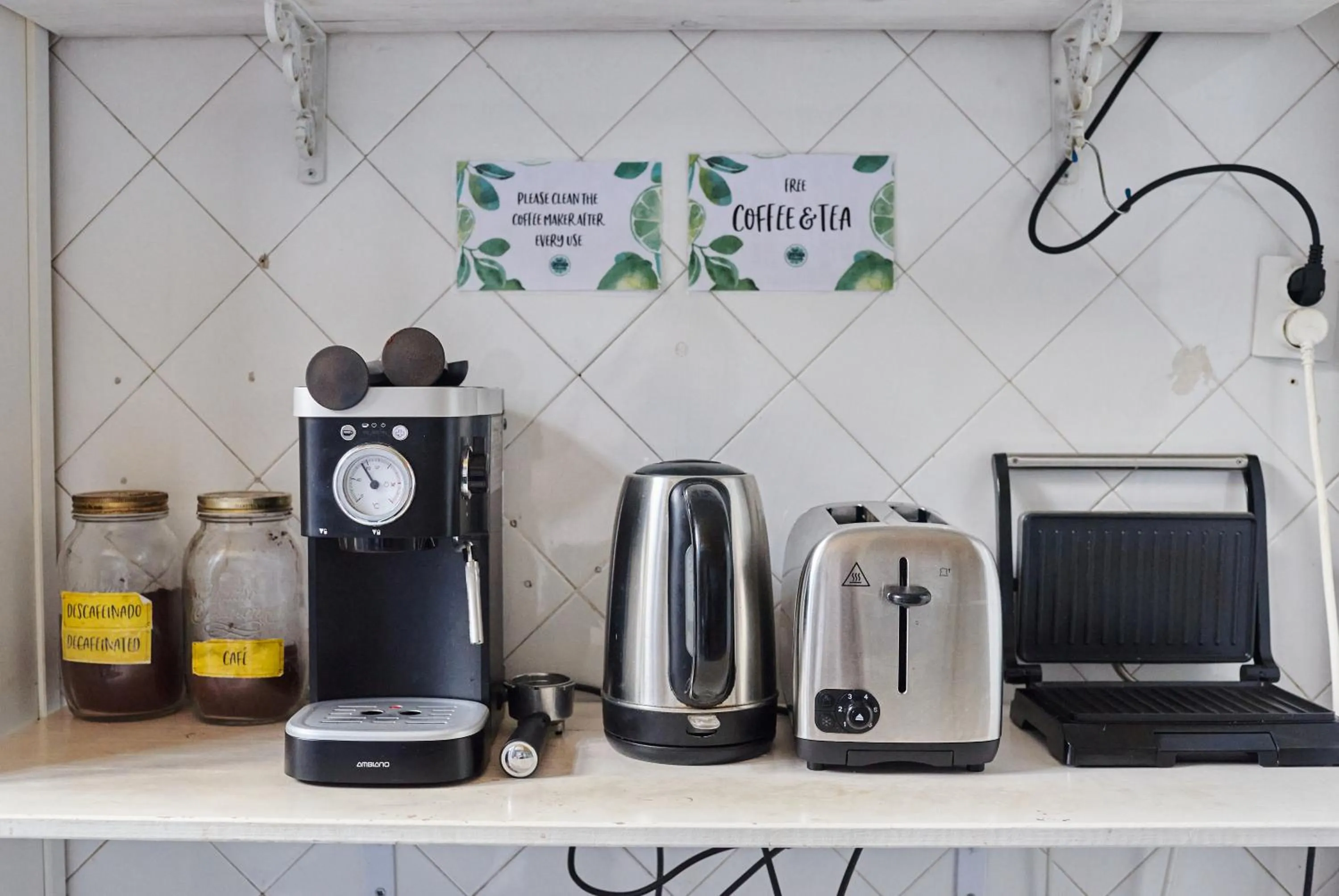 Coffee/tea facilities in Eco Ljmonade Hostel