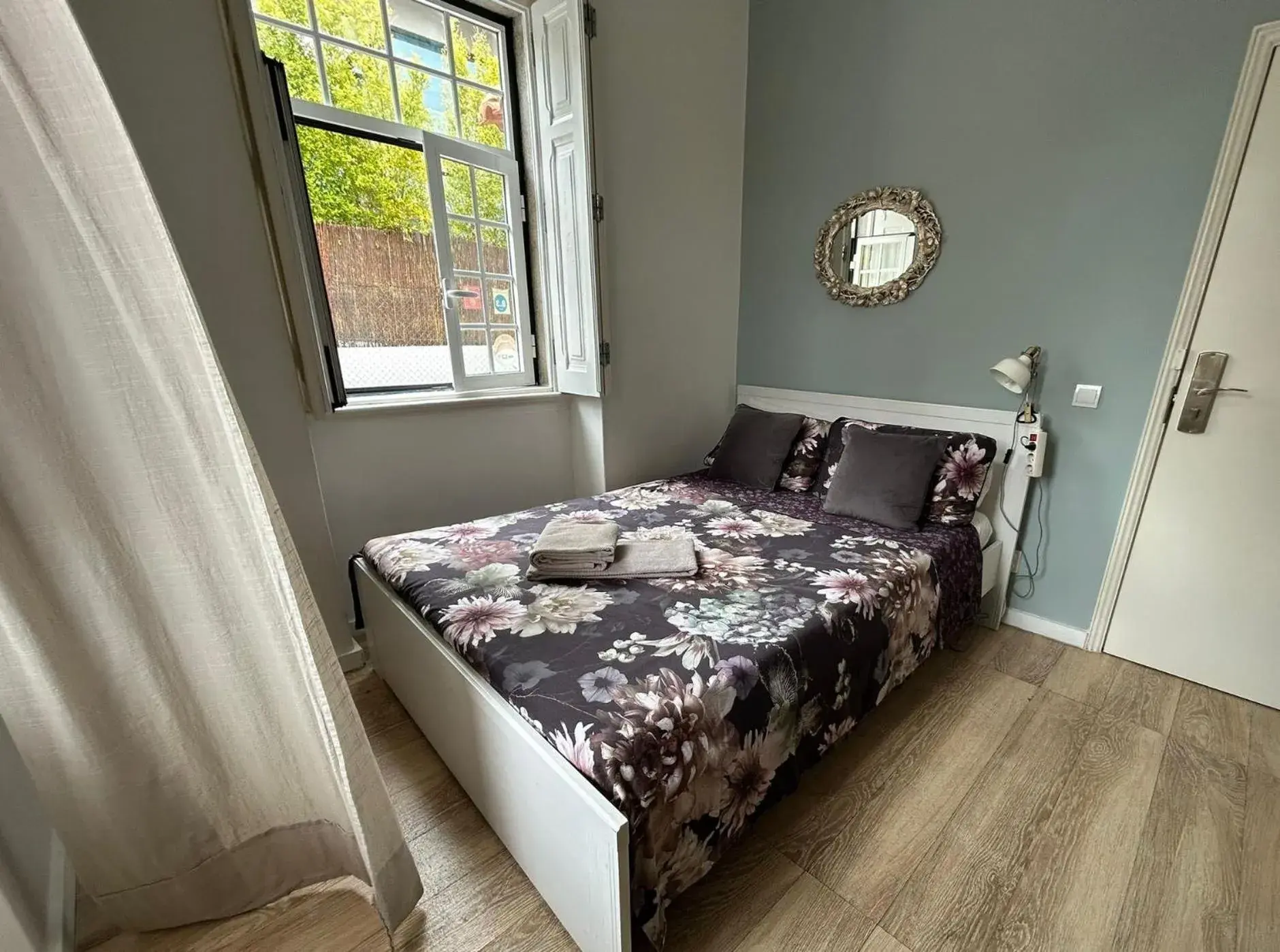 Double Room with Shared Bathroom in Eco Ljmonade Hostel Double Room with Shared Bathroom in Eco Ljmonade Hostel