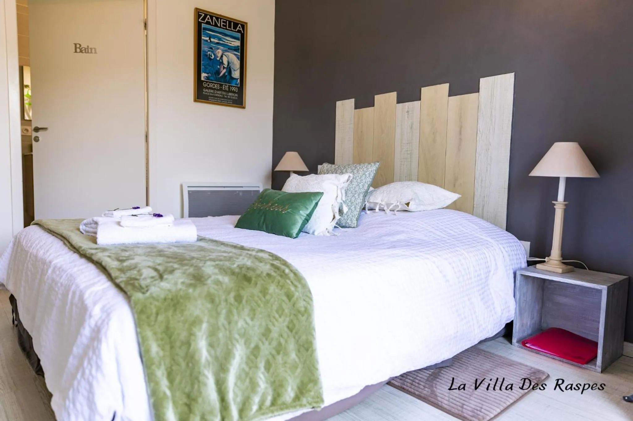 Photo of the whole room, Bed in La Villa Des Raspes - Séjour Spa - Adult Only