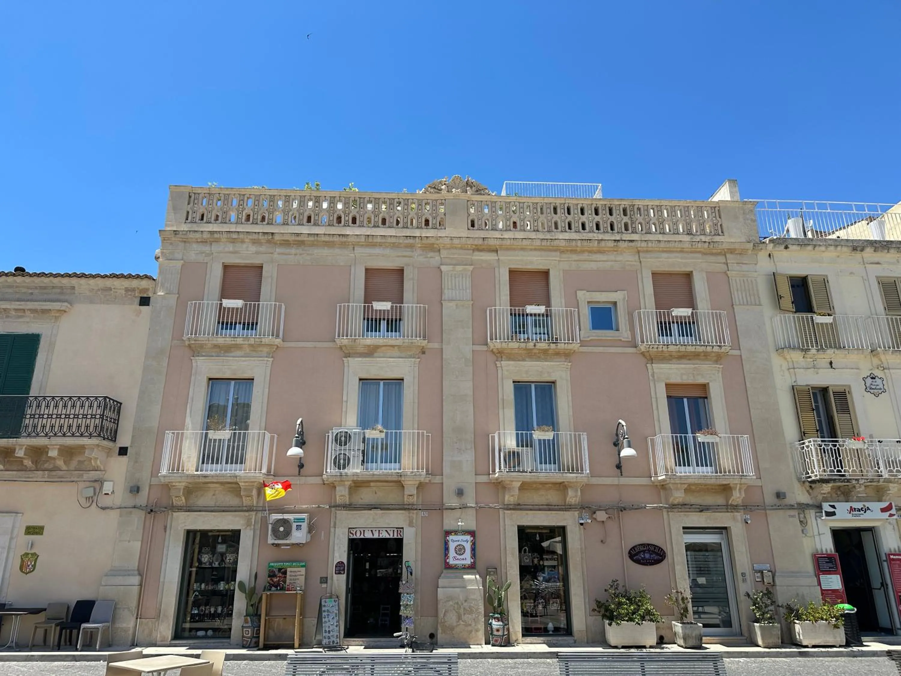 Property building in B&B Albergo Sicilia