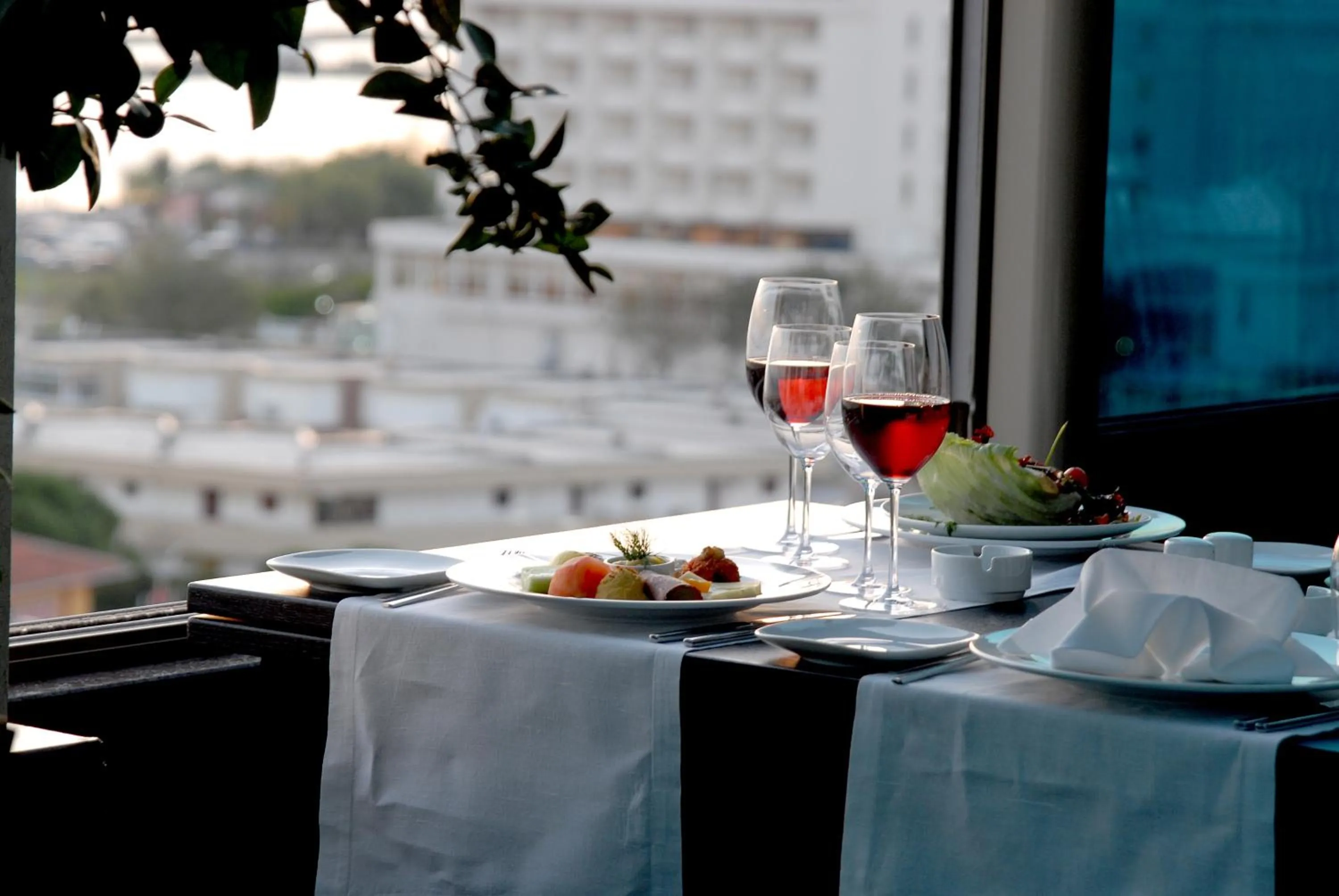 Restaurant/places to eat in Eser Premium Hotel & Spa
