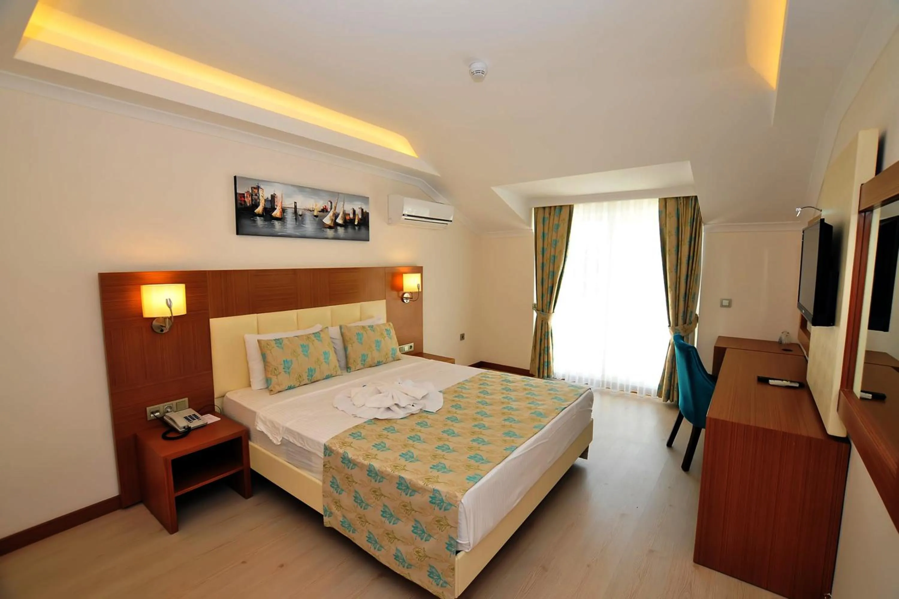 Photo of the whole room, Bed in Yeniceri City Hotel