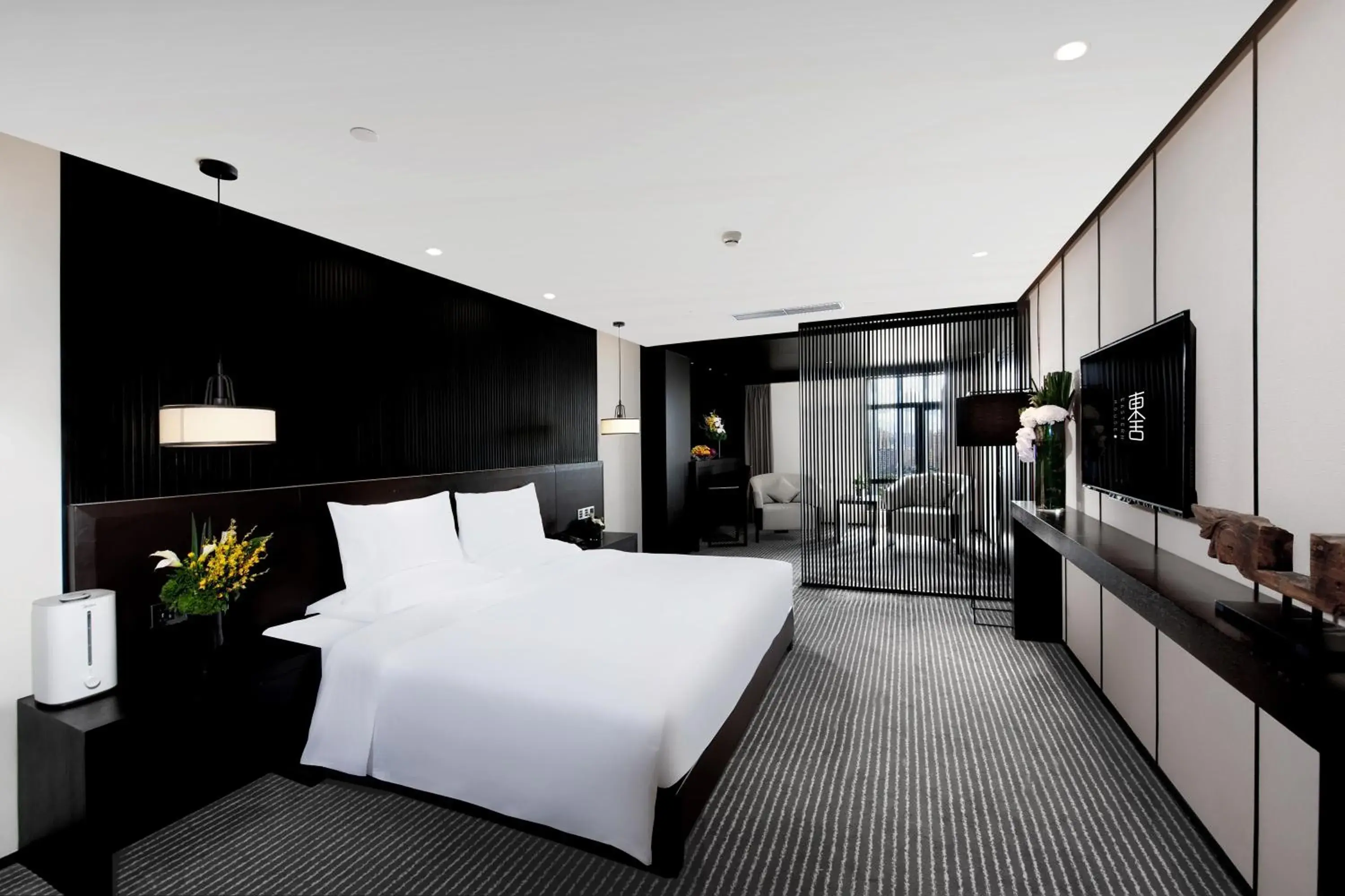 Two-Bedroom Deluxe Suite with One King Bed and Two Double Beds in Eastern House Xi'an Two-Bedroom Deluxe Suite with One King Bed and Two Double Beds in Eastern House Xi'an