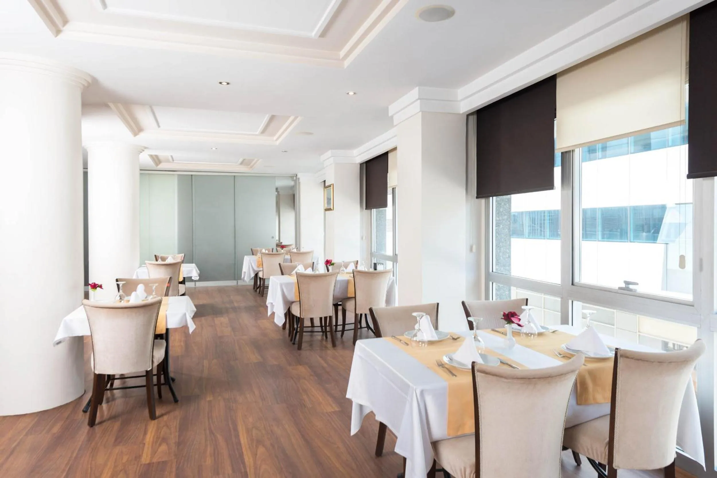 Restaurant/places to eat in Hotel Ismira