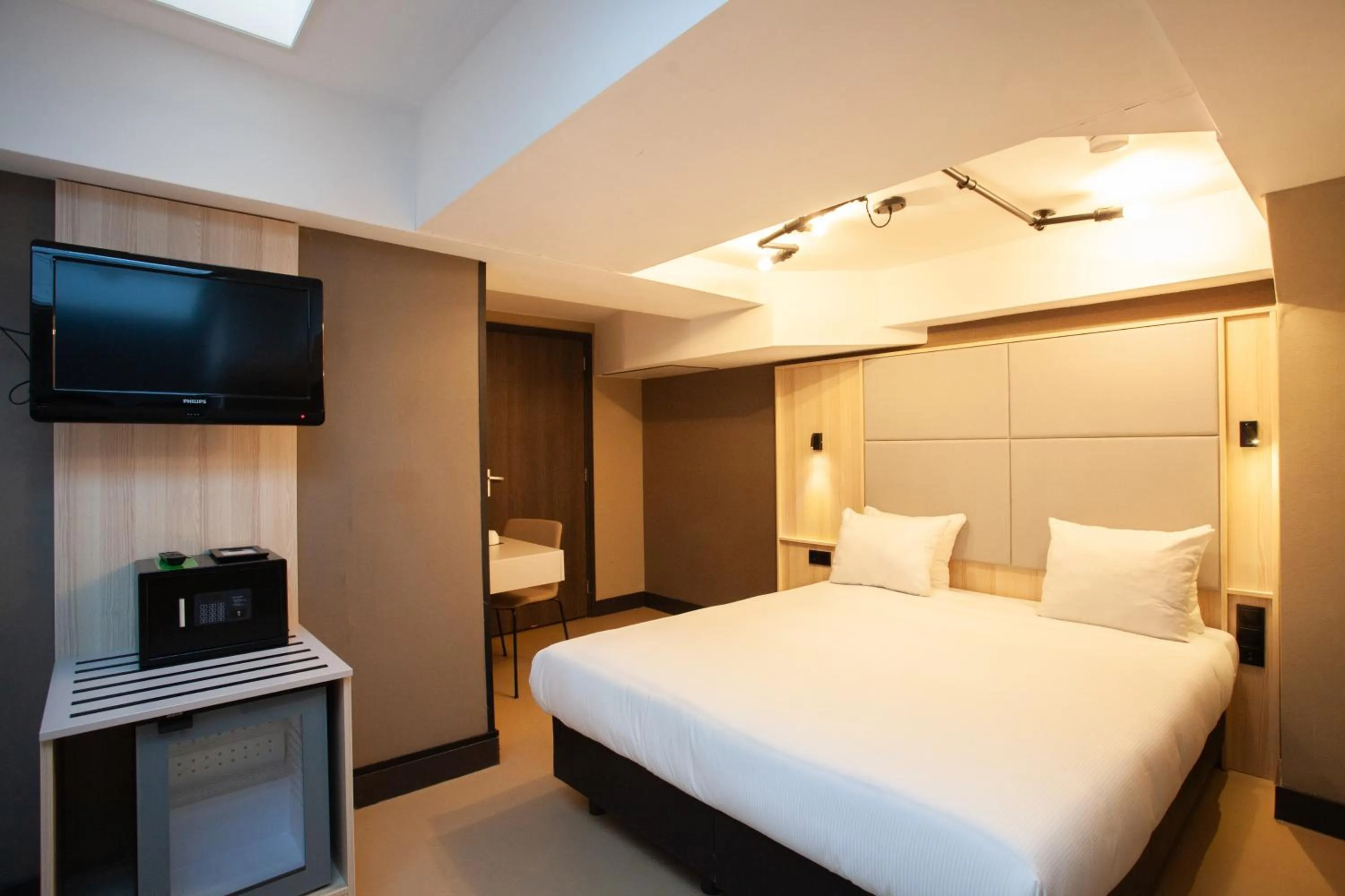 Bed in The Alfred Hotel