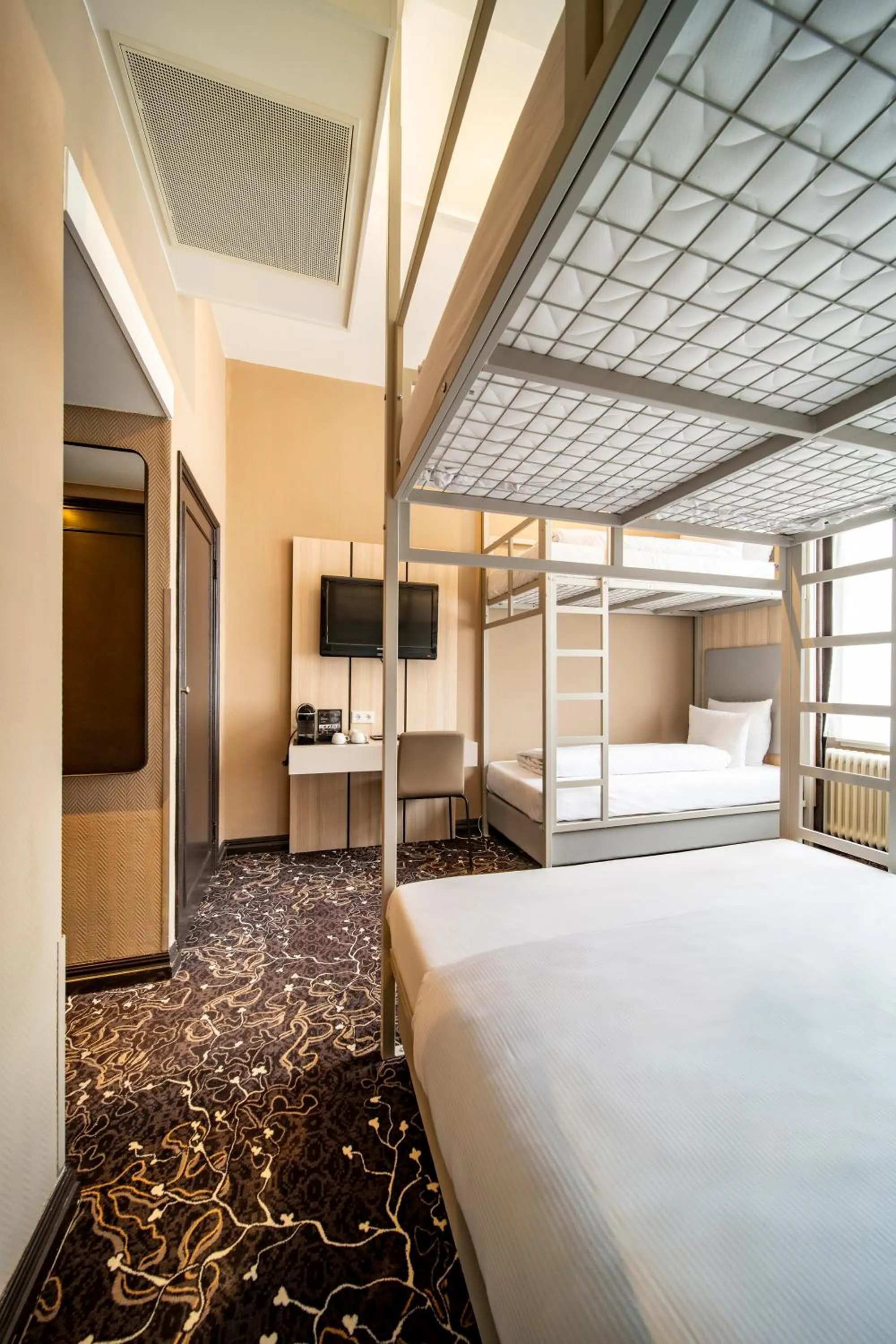 Bedroom, Bed in The Alfred Hotel