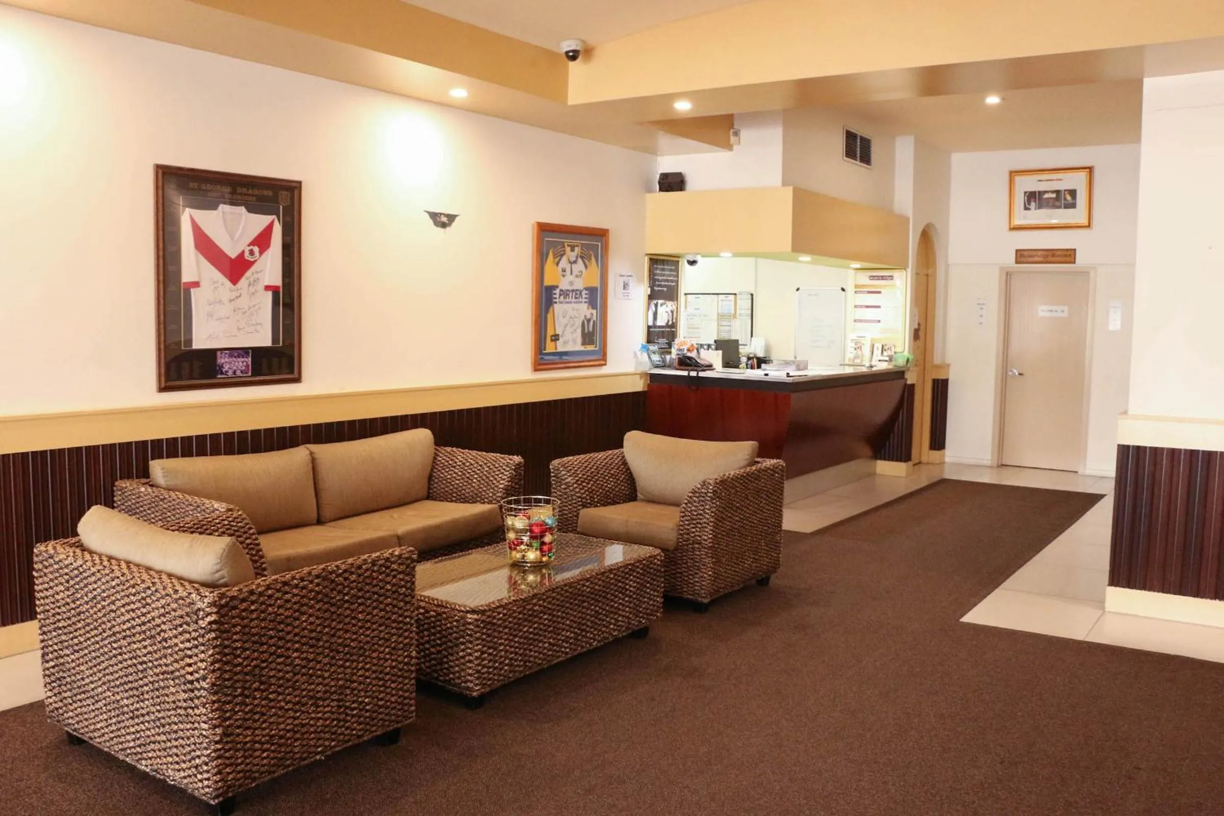 Property building in Acacia Ridge Hotel