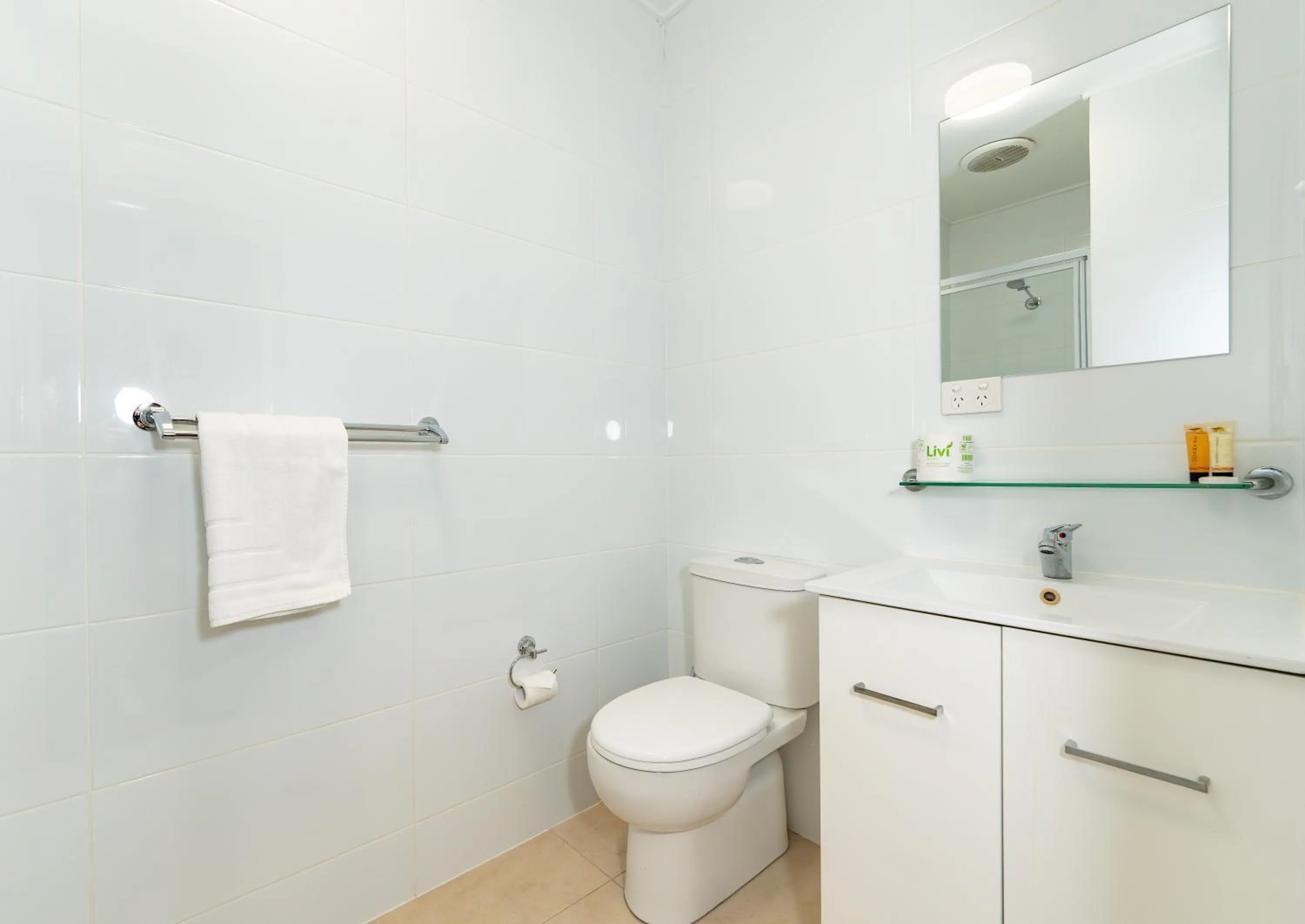 Toilet in Acacia Ridge Hotel