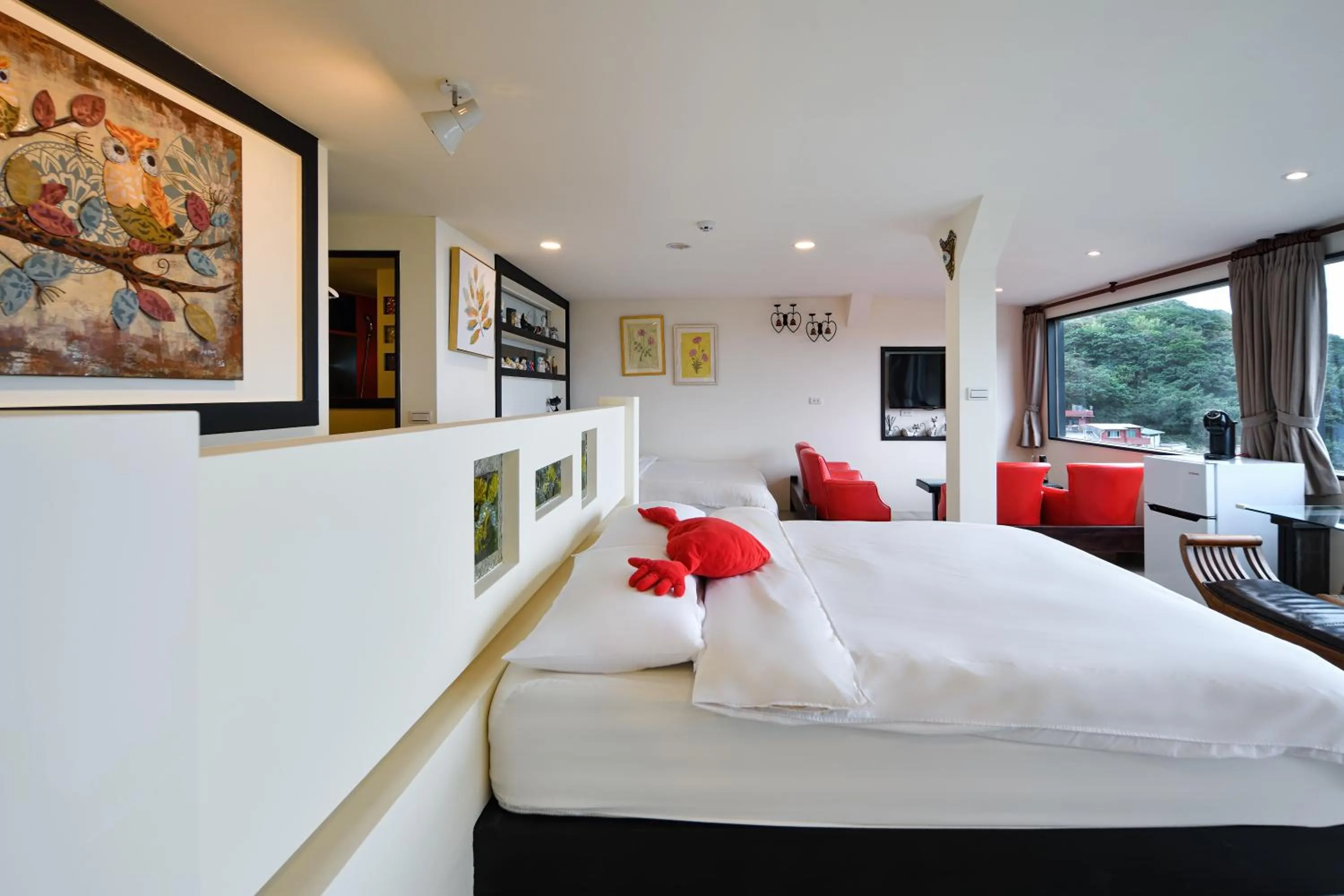 Bed in Windsor's Sunlight Han-Guan