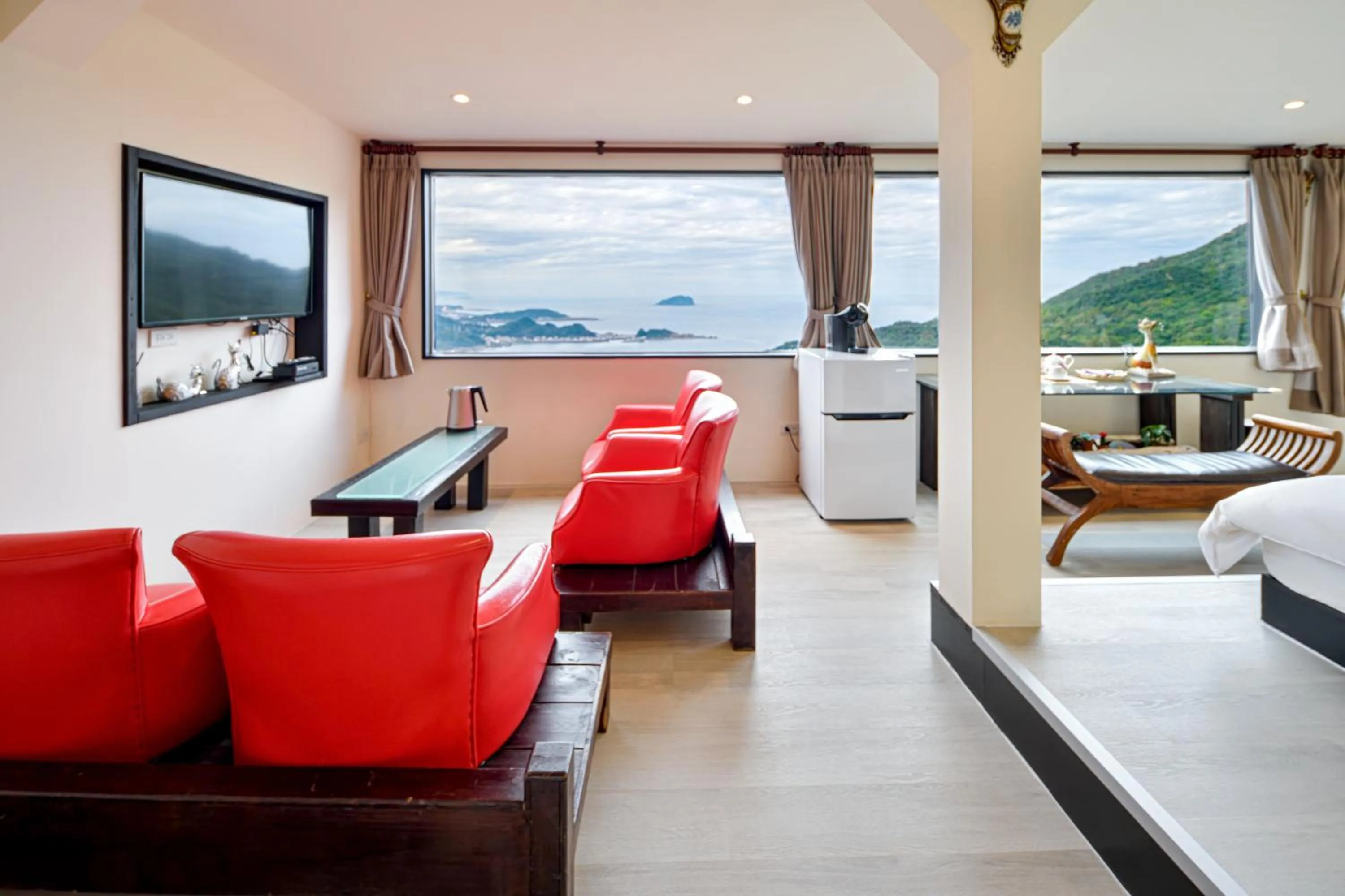 TV and multimedia in Windsor's Sunlight Han-Guan