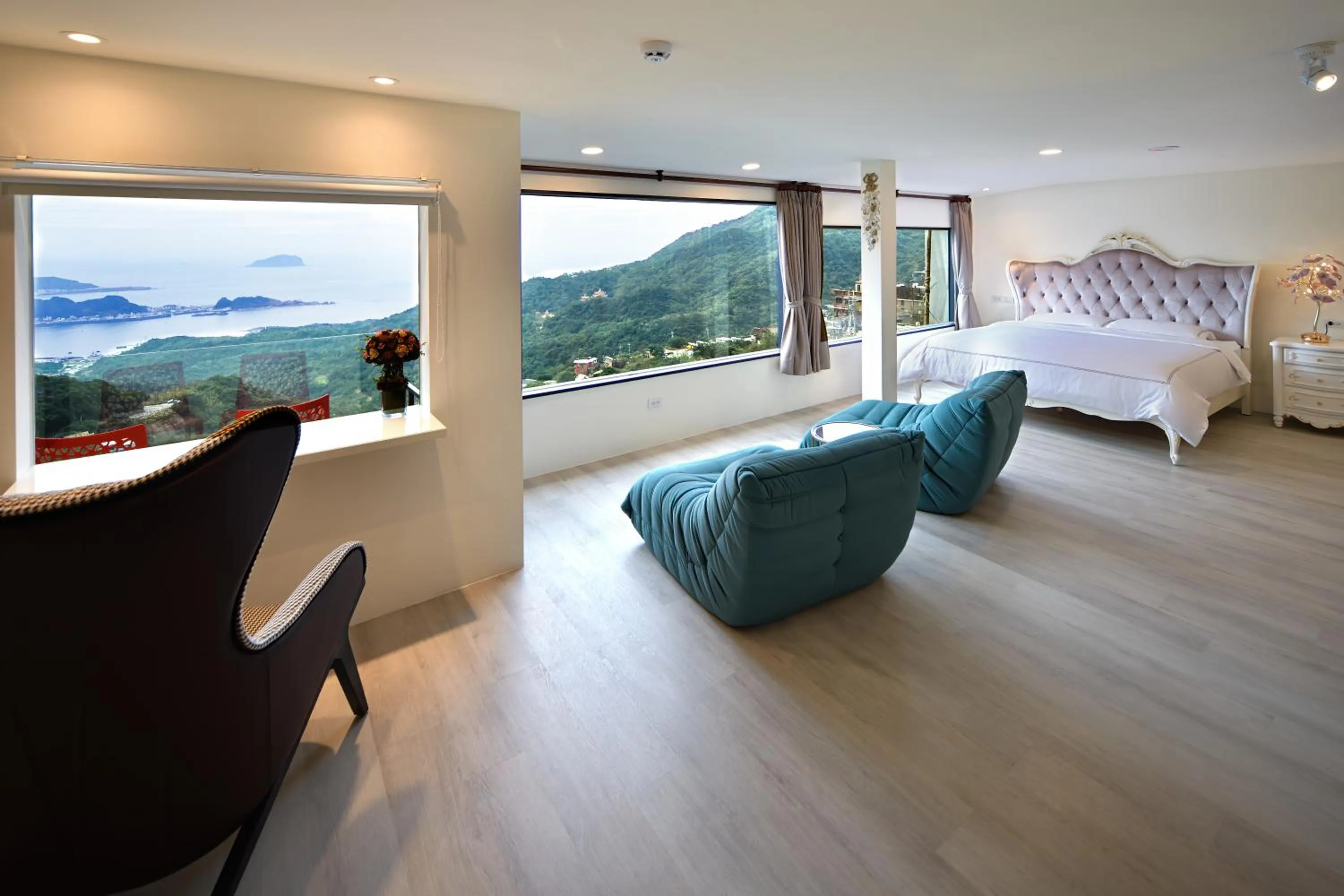 Bed in Windsor's Sunlight Han-Guan