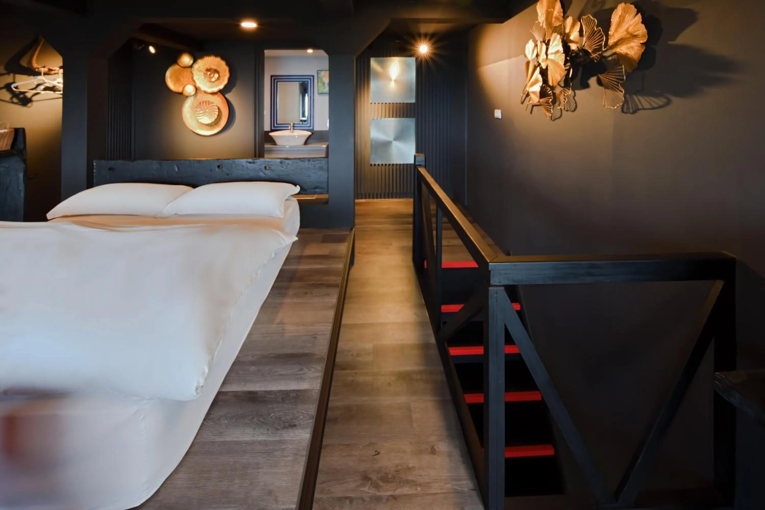 Bed in Windsor's Sunlight Han-Guan