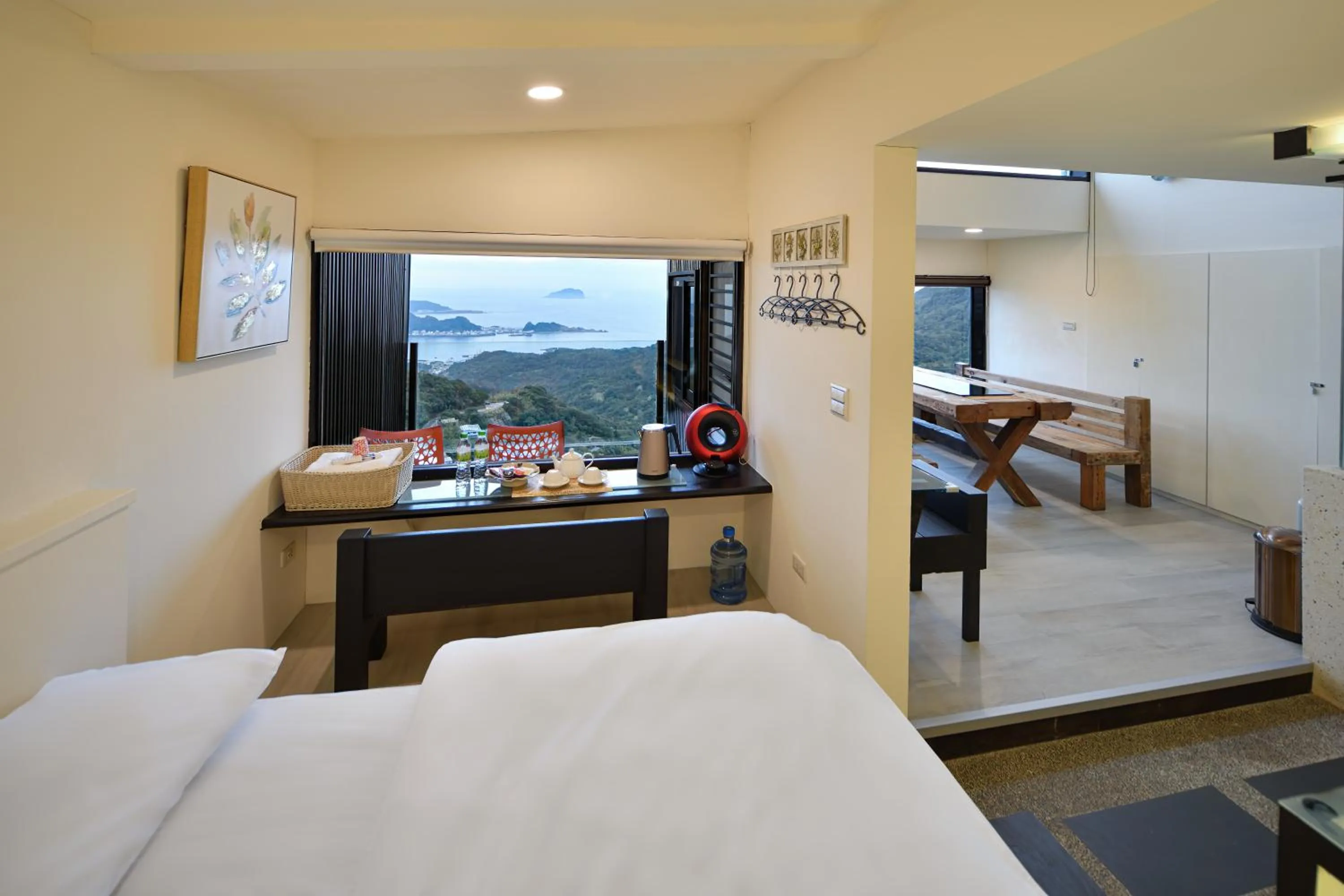 Bed in Windsor's Sunlight Han-Guan