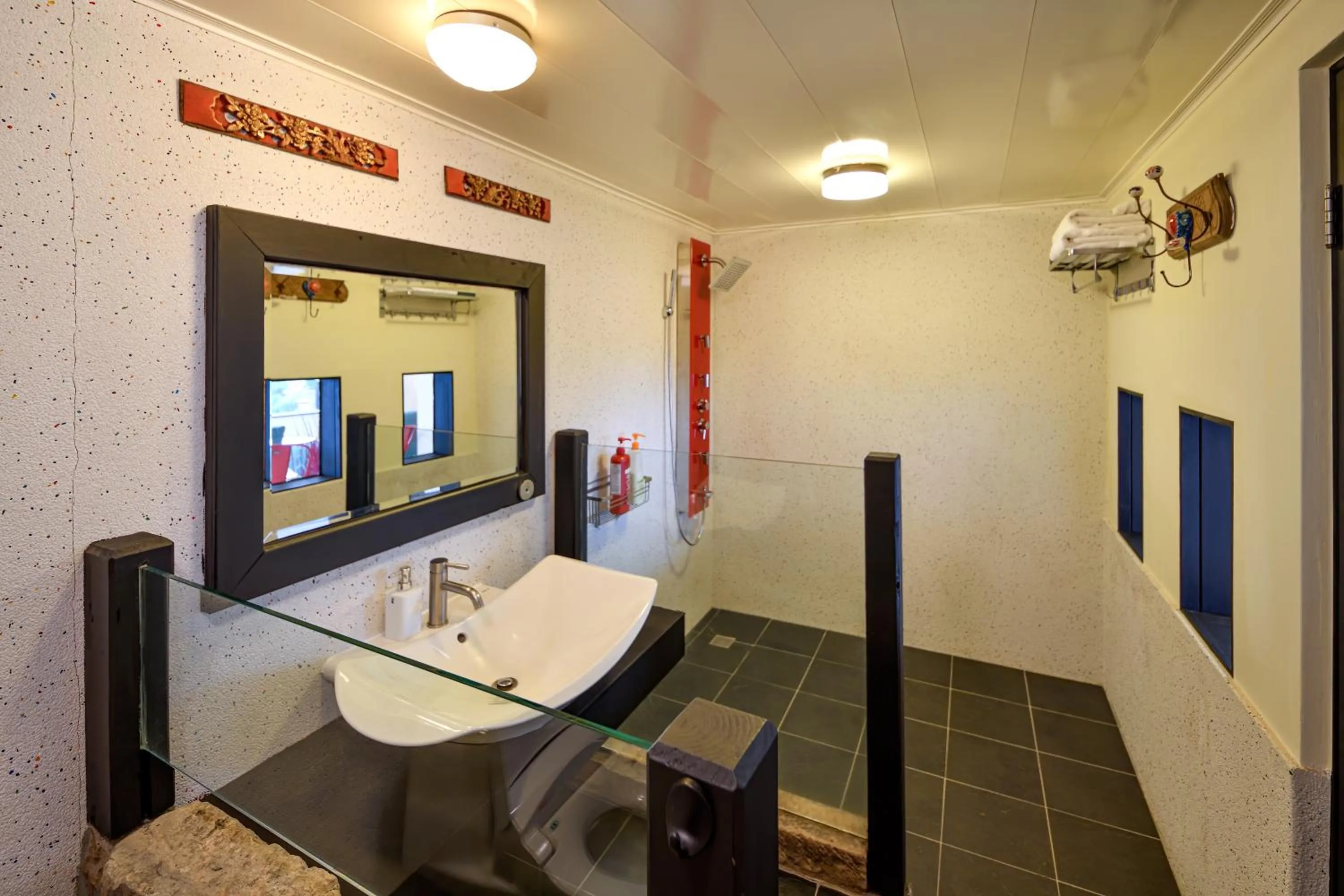 Bathroom in Windsor's Sunlight Han-Guan