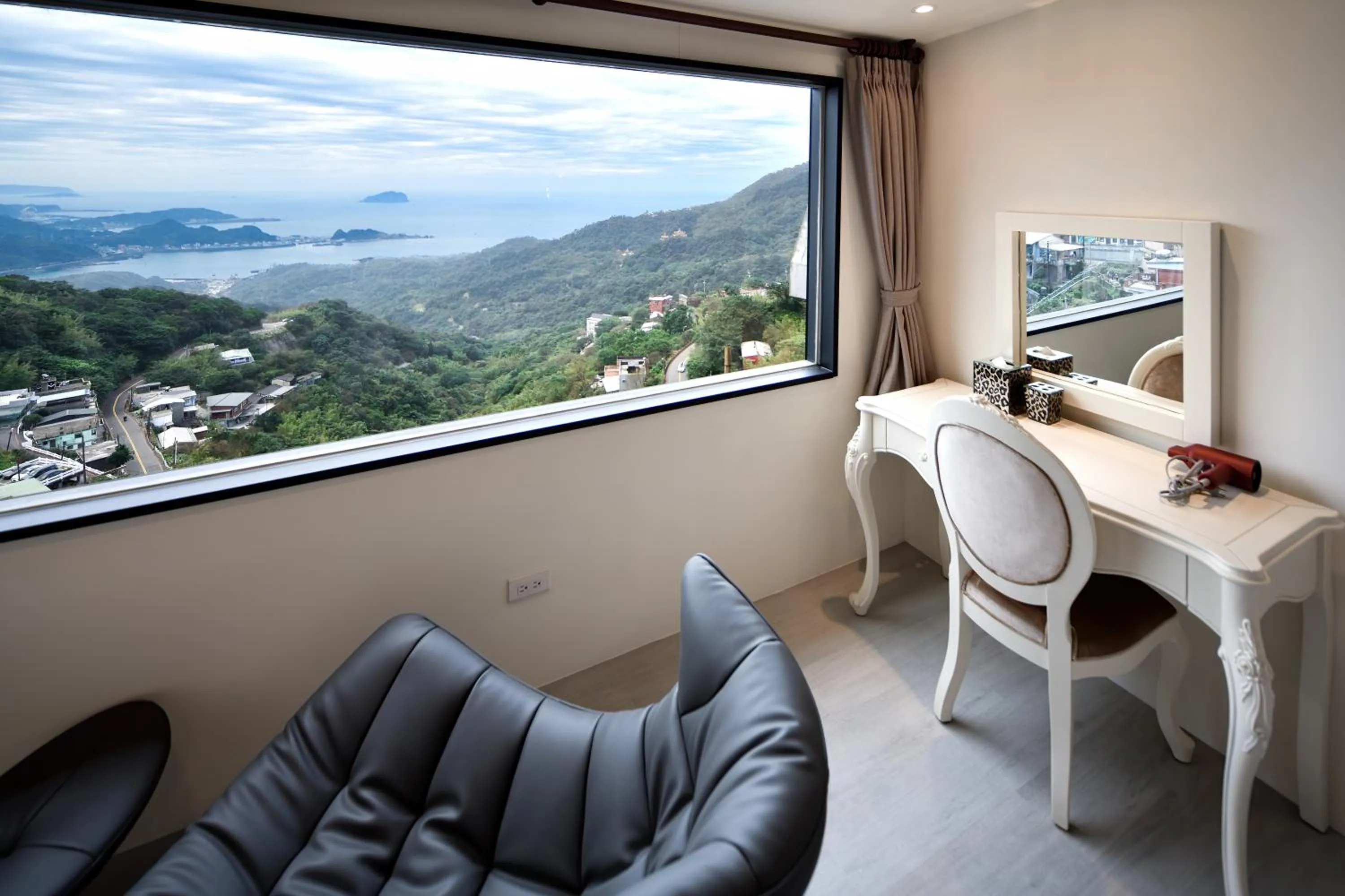 Natural landscape in Windsor's Sunlight Han-Guan