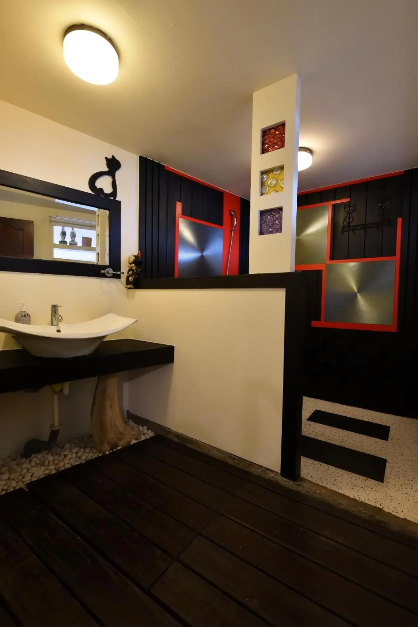 Bathroom in Windsor's Sunlight Han-Guan