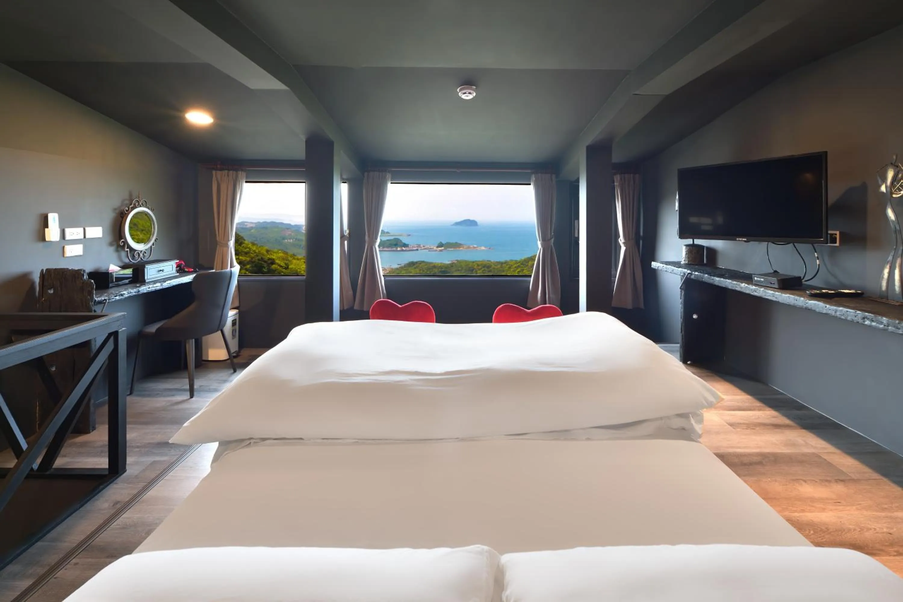 Bed in Windsor's Sunlight Han-Guan