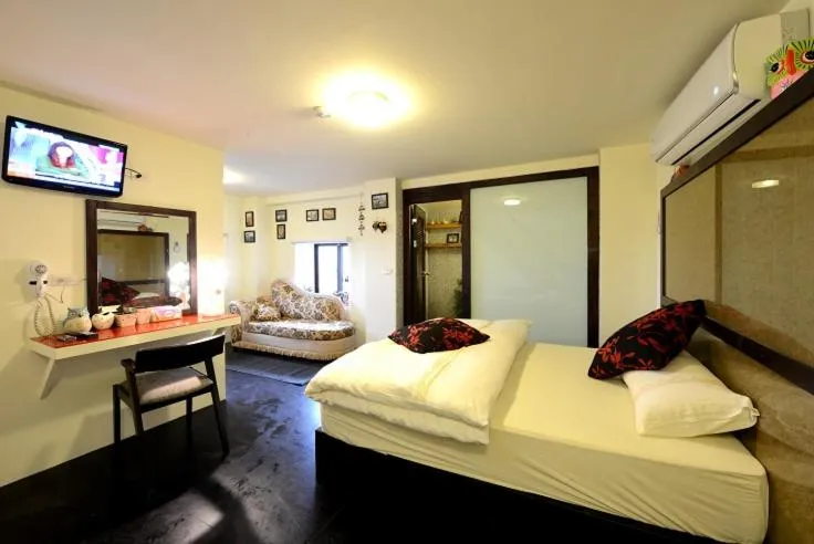 Bed in Windsor's Breeze