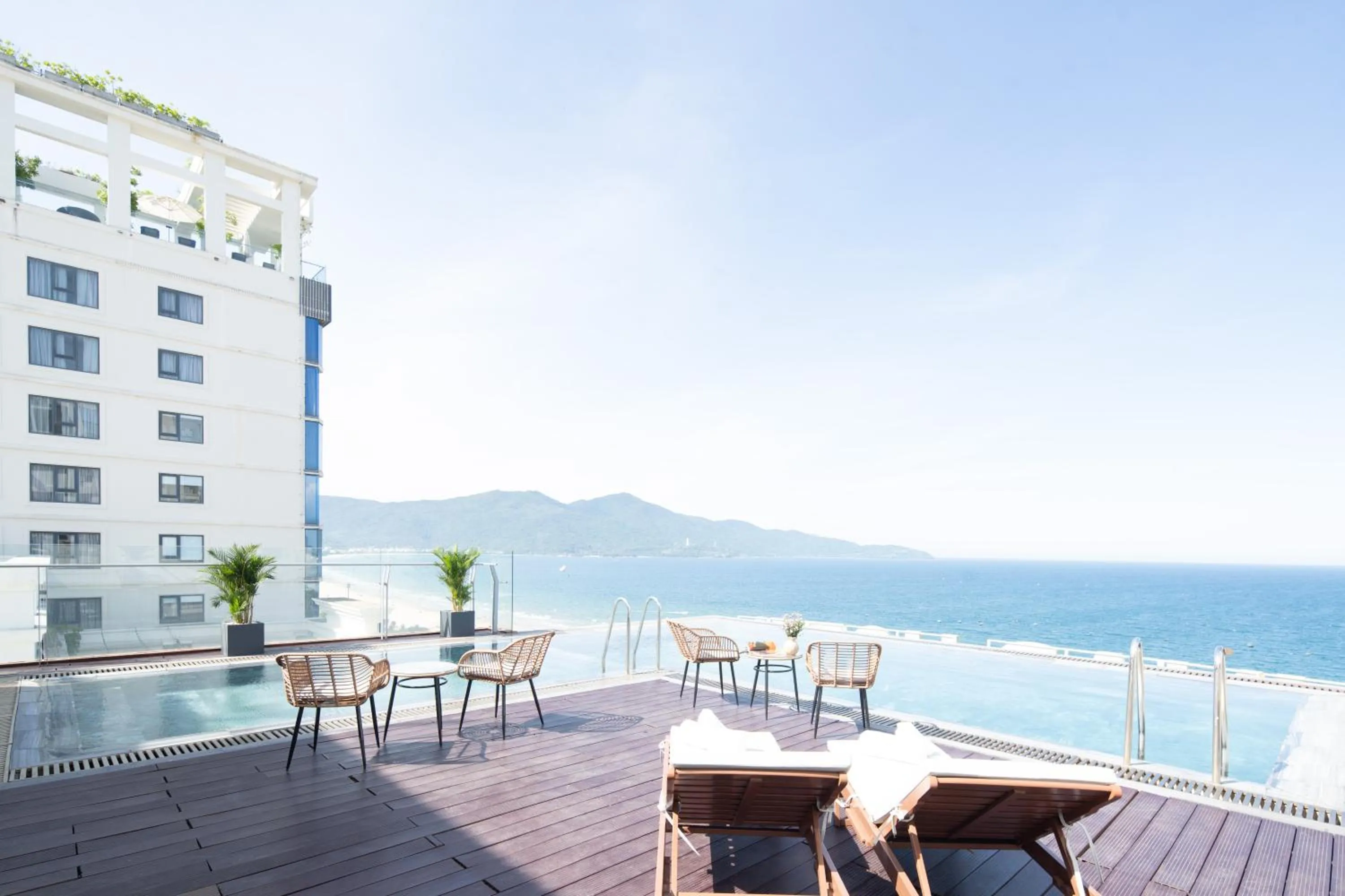 Swimming pool in Golden Sea 3 Hotel