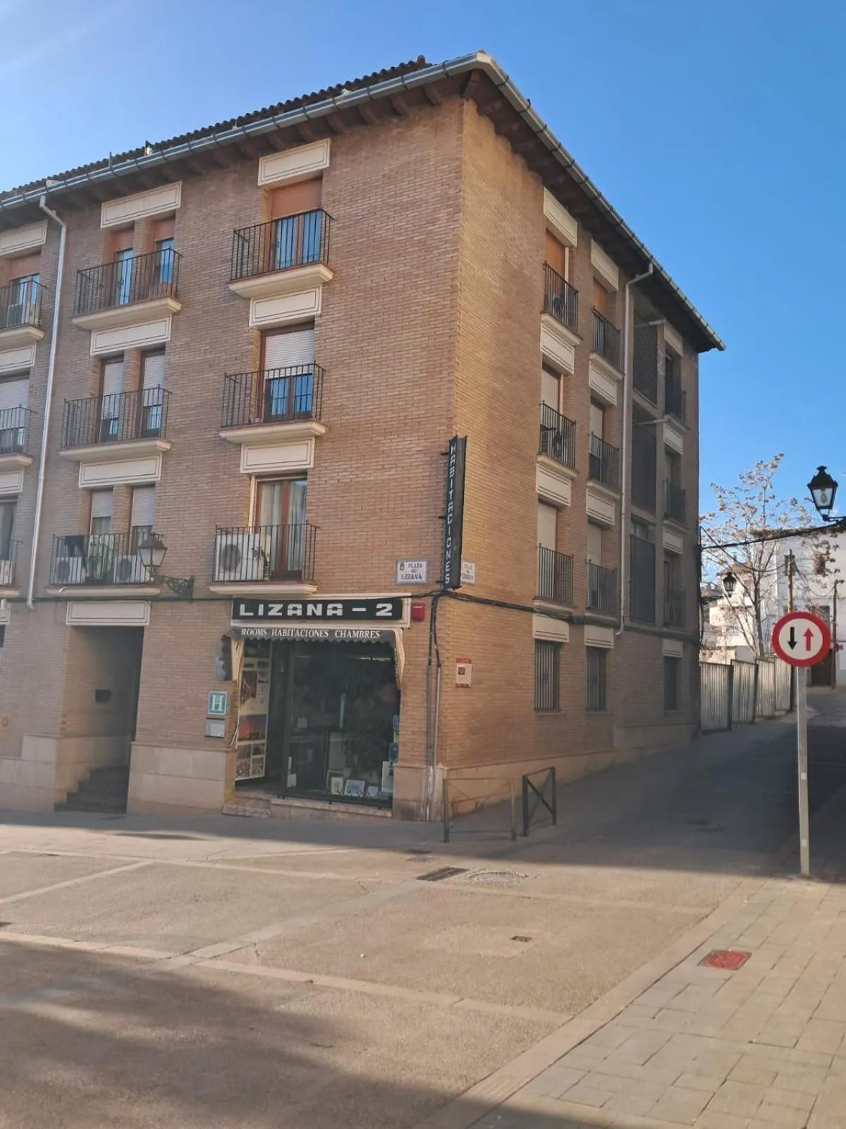 Property building in Hostal Lizana 2