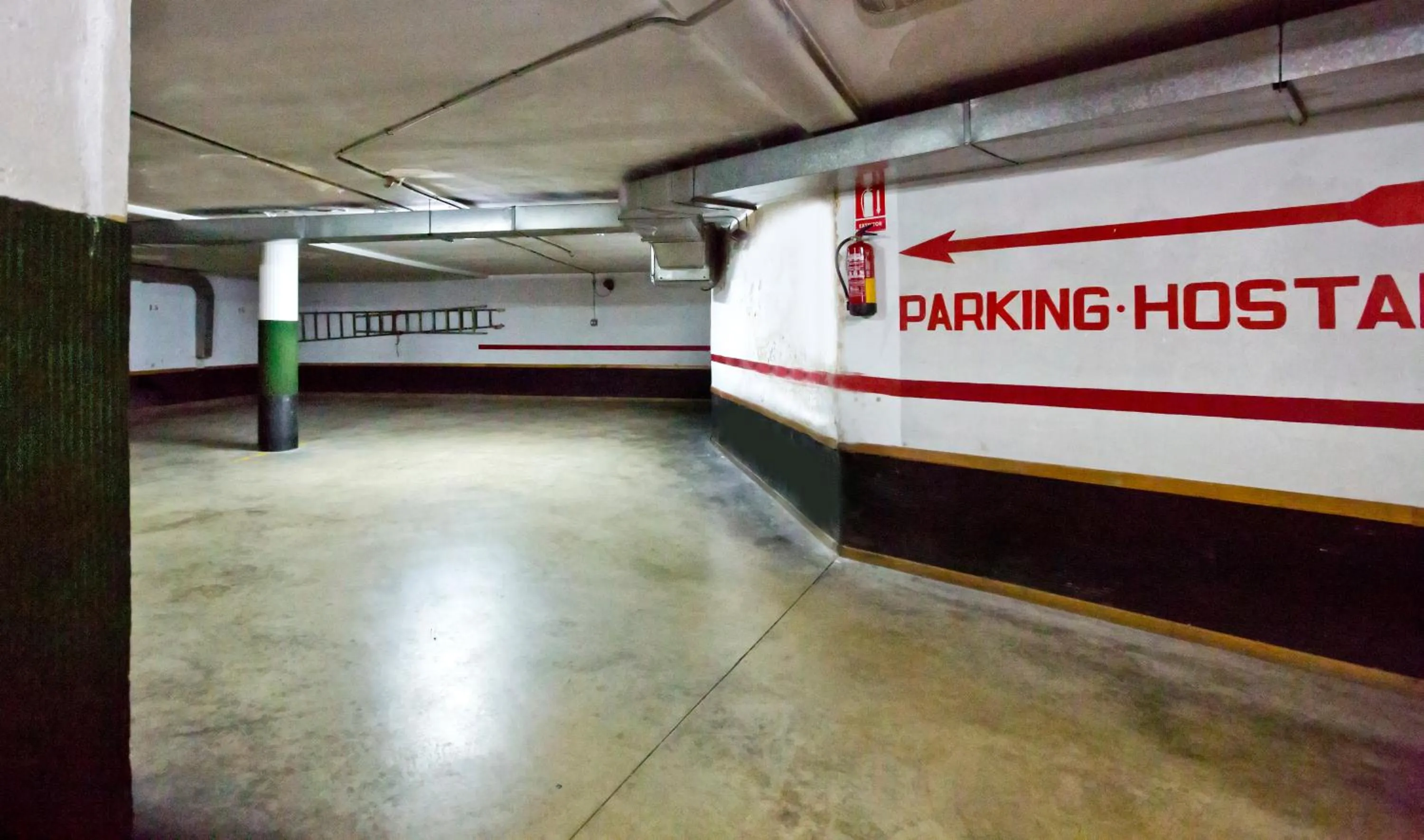 Logo/Certificate/Sign in Hostal Lizana 2