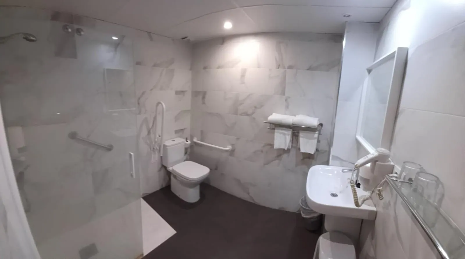 Bathroom in Hostal Lizana 2