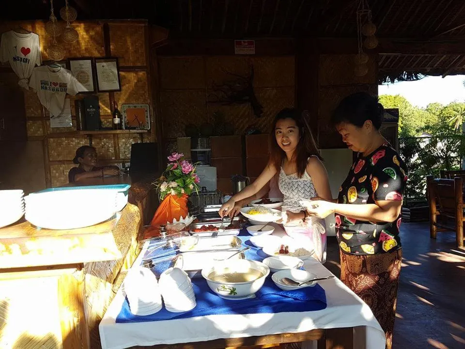 Restaurant/places to eat in Calayo Beach Resort