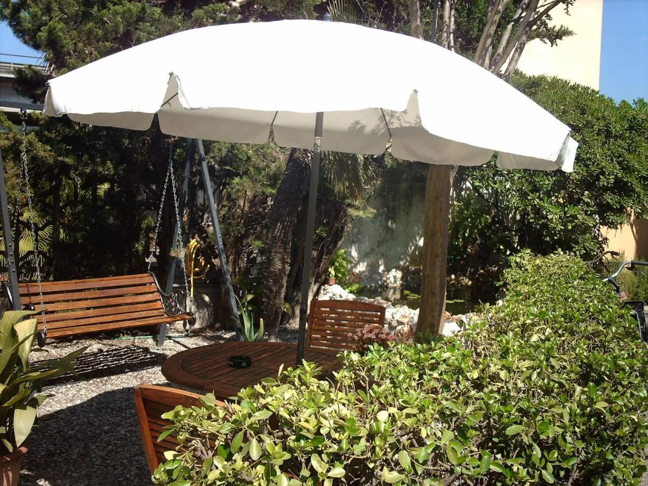 Garden in Le Villi FRIENDLY B&B