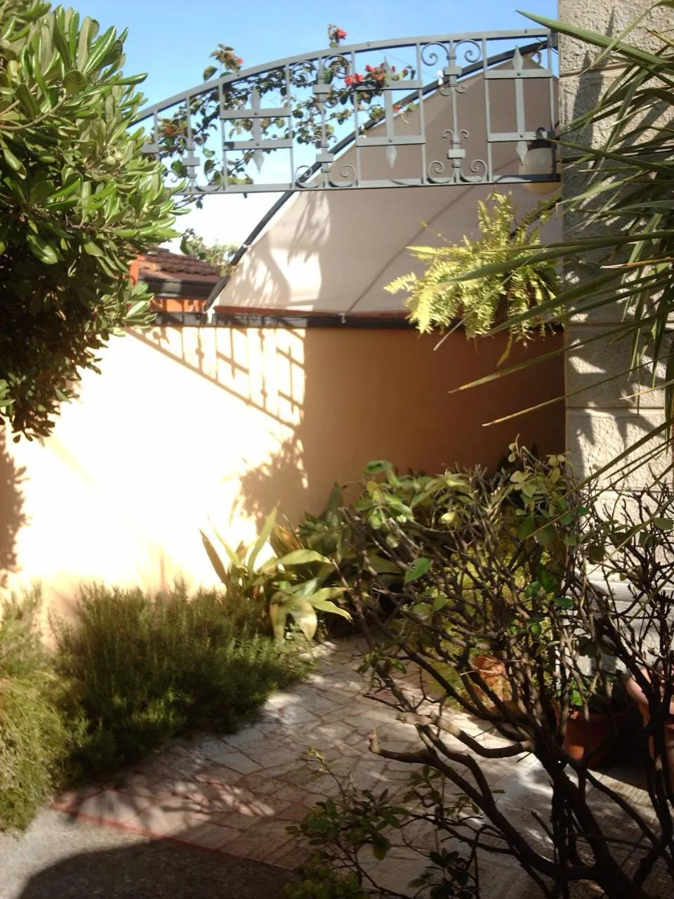 Garden in Le Villi FRIENDLY B&B