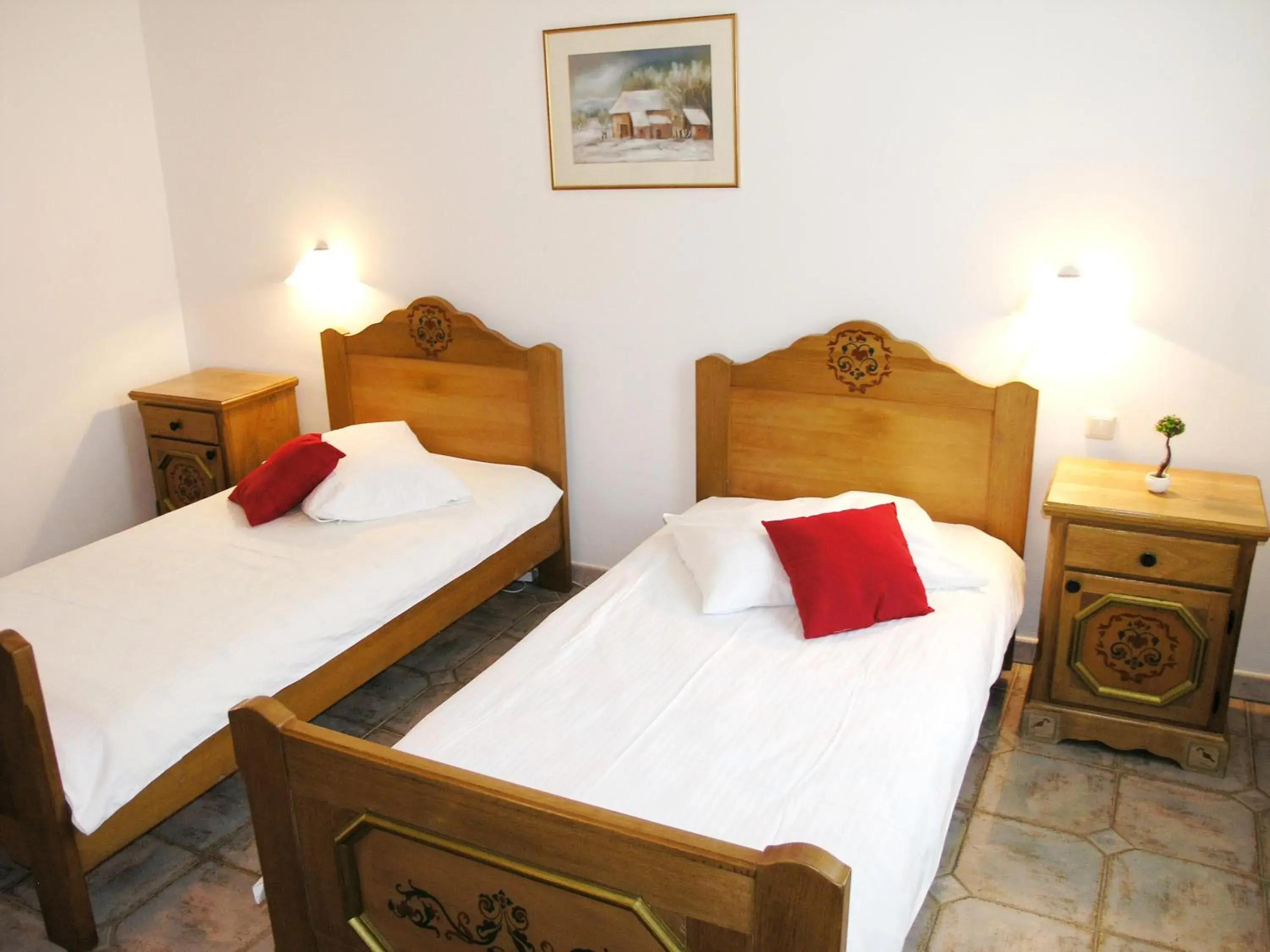 Economy Twin Room - single occupancy in Hotel Kralj Tomislav Economy Twin Room - single occupancy in Hotel Kralj Tomislav