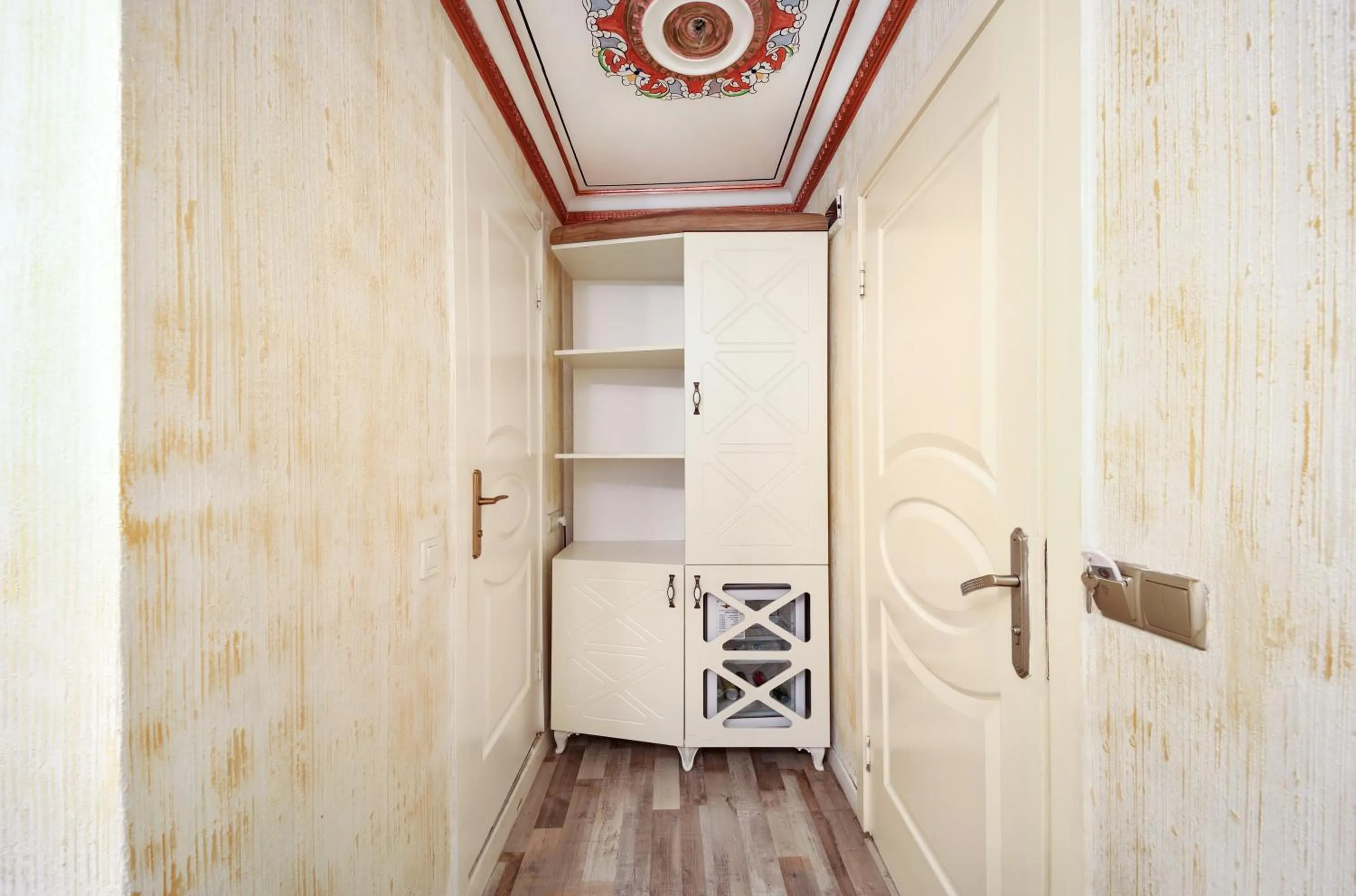 wardrobe in Aldem Hotel