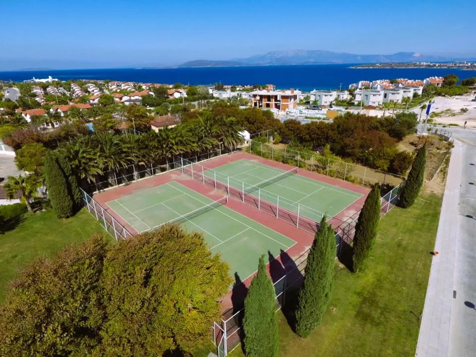 Tennis court in Grand Hotel Ontur Cesme