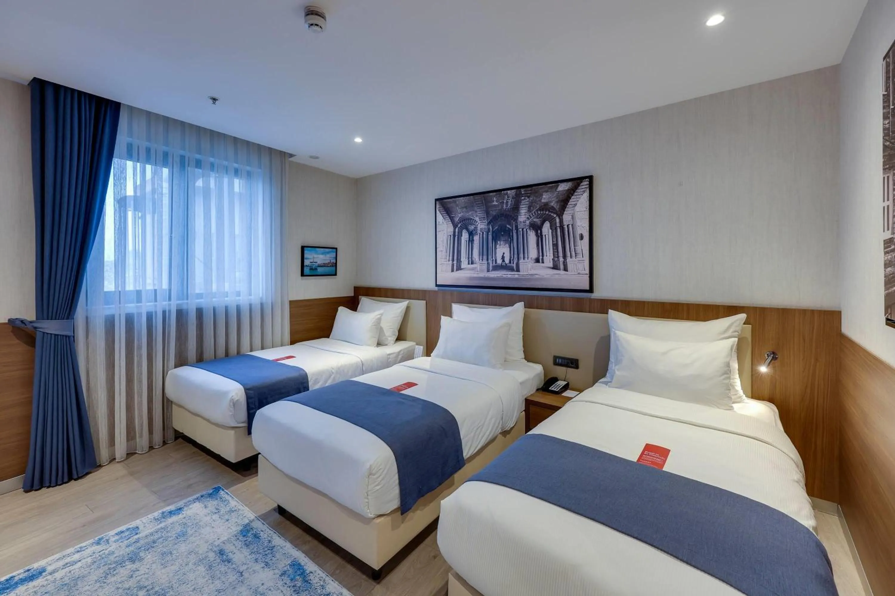 Photo of the whole room, Bed in Ramada by Wyndham Istanbul Old City