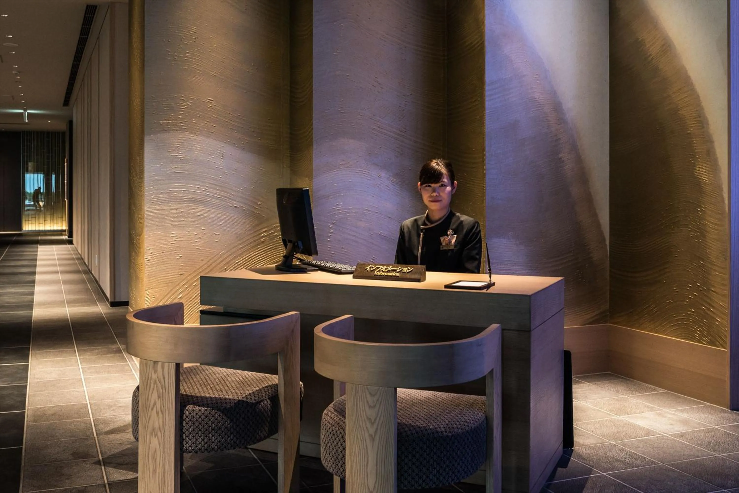 Staff in Hakone Kowakien Tenyu